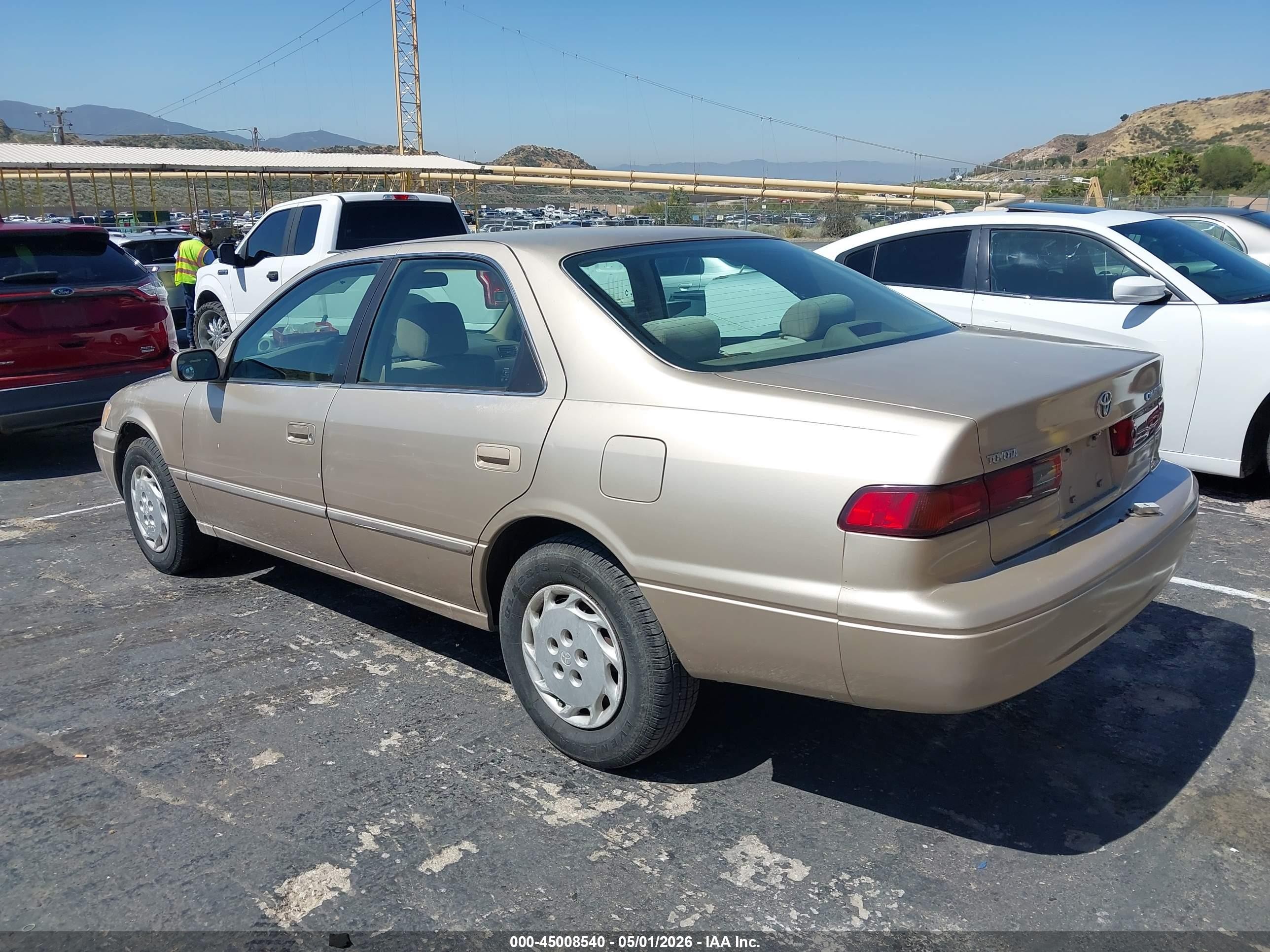 1999 Toyota Camry Le Бежевый vin: JT2BG22K1X0368981
