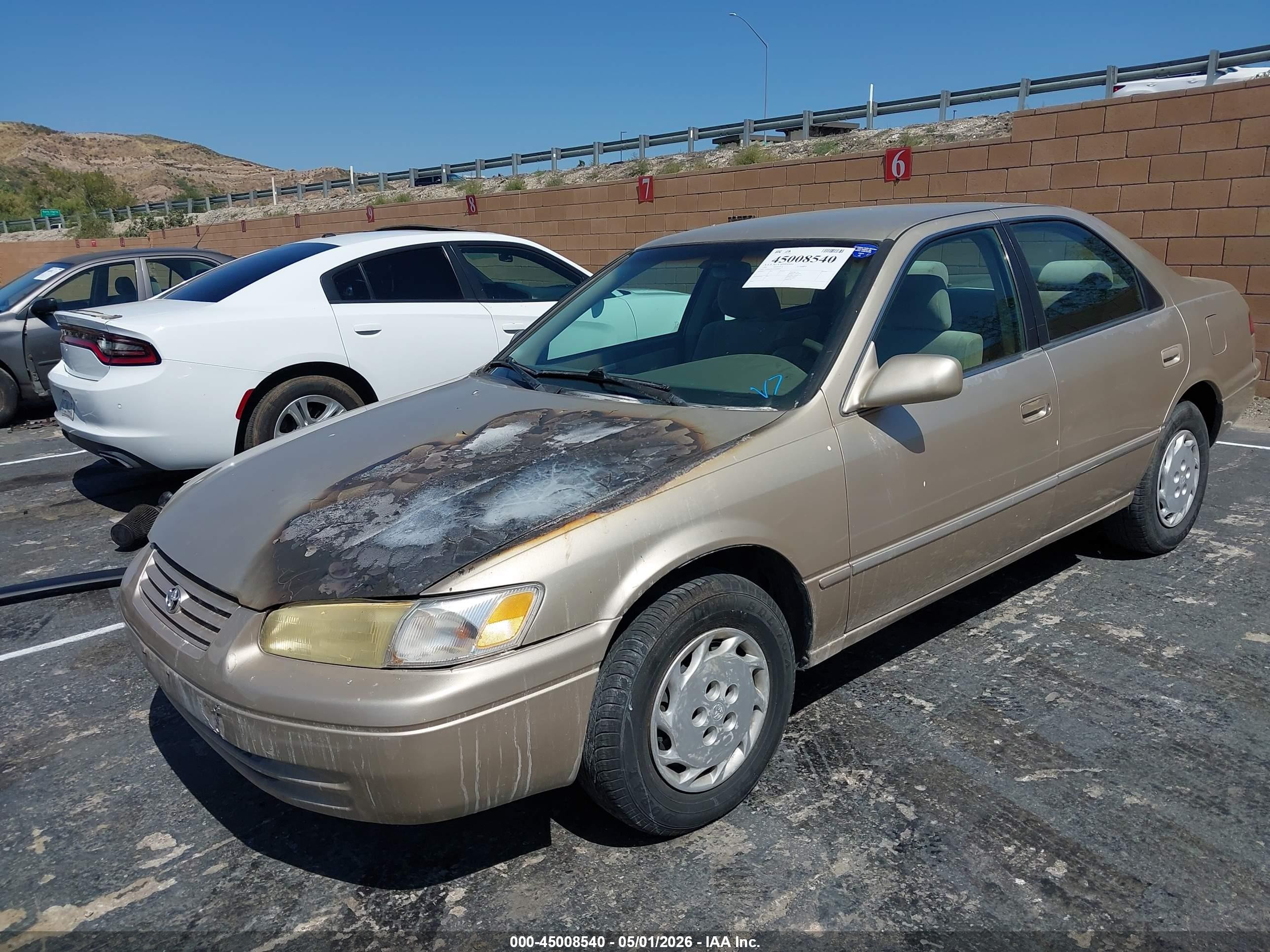 1999 Toyota Camry Le Бежевый vin: JT2BG22K1X0368981