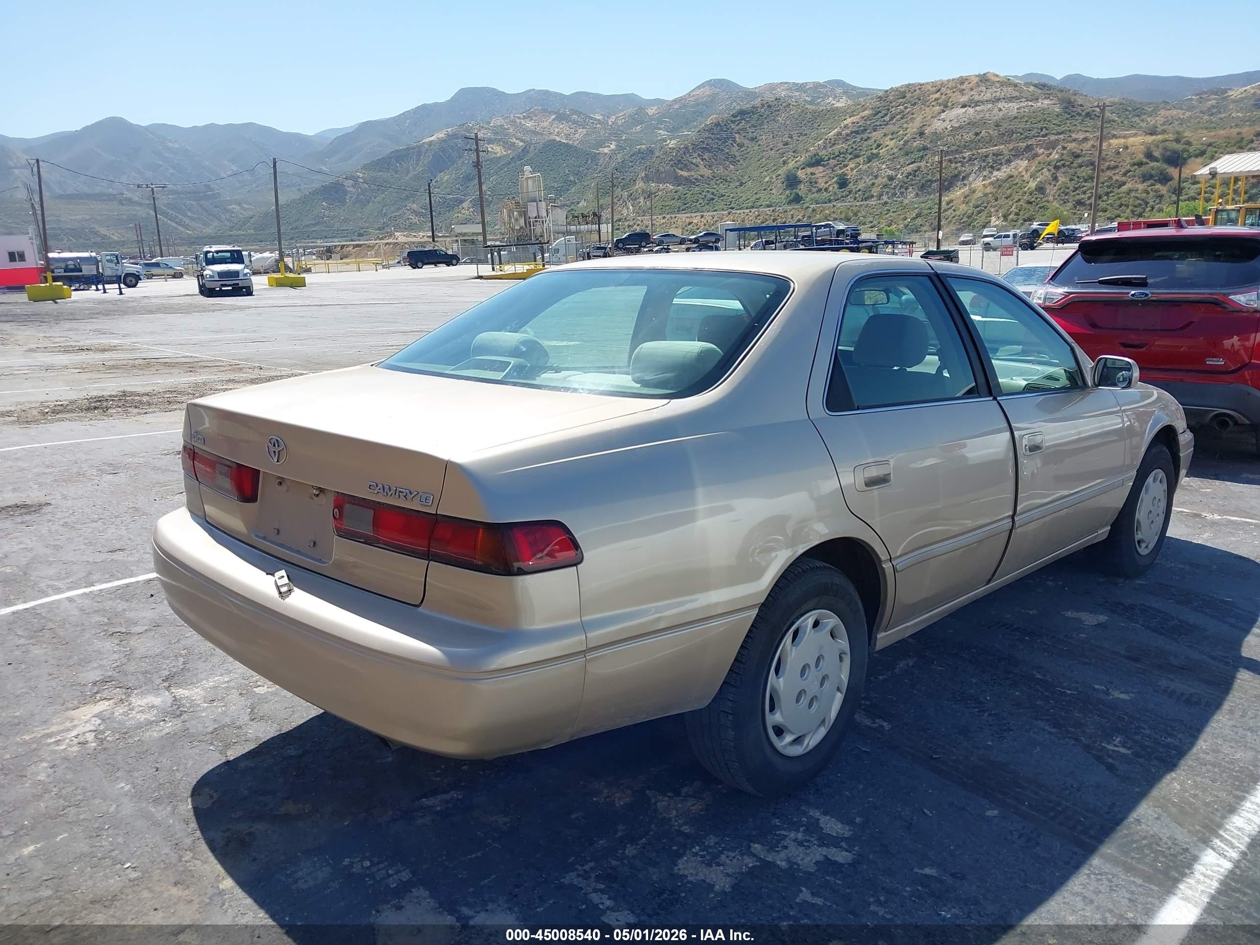1999 Toyota Camry Le Бежевый vin: JT2BG22K1X0368981