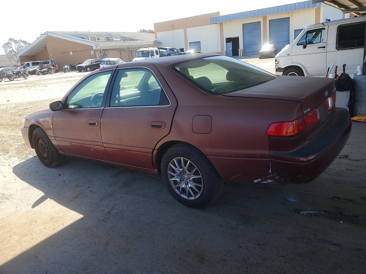 2001 Toyota Camry Le Бордовый vin: JT2BG22K210539731
