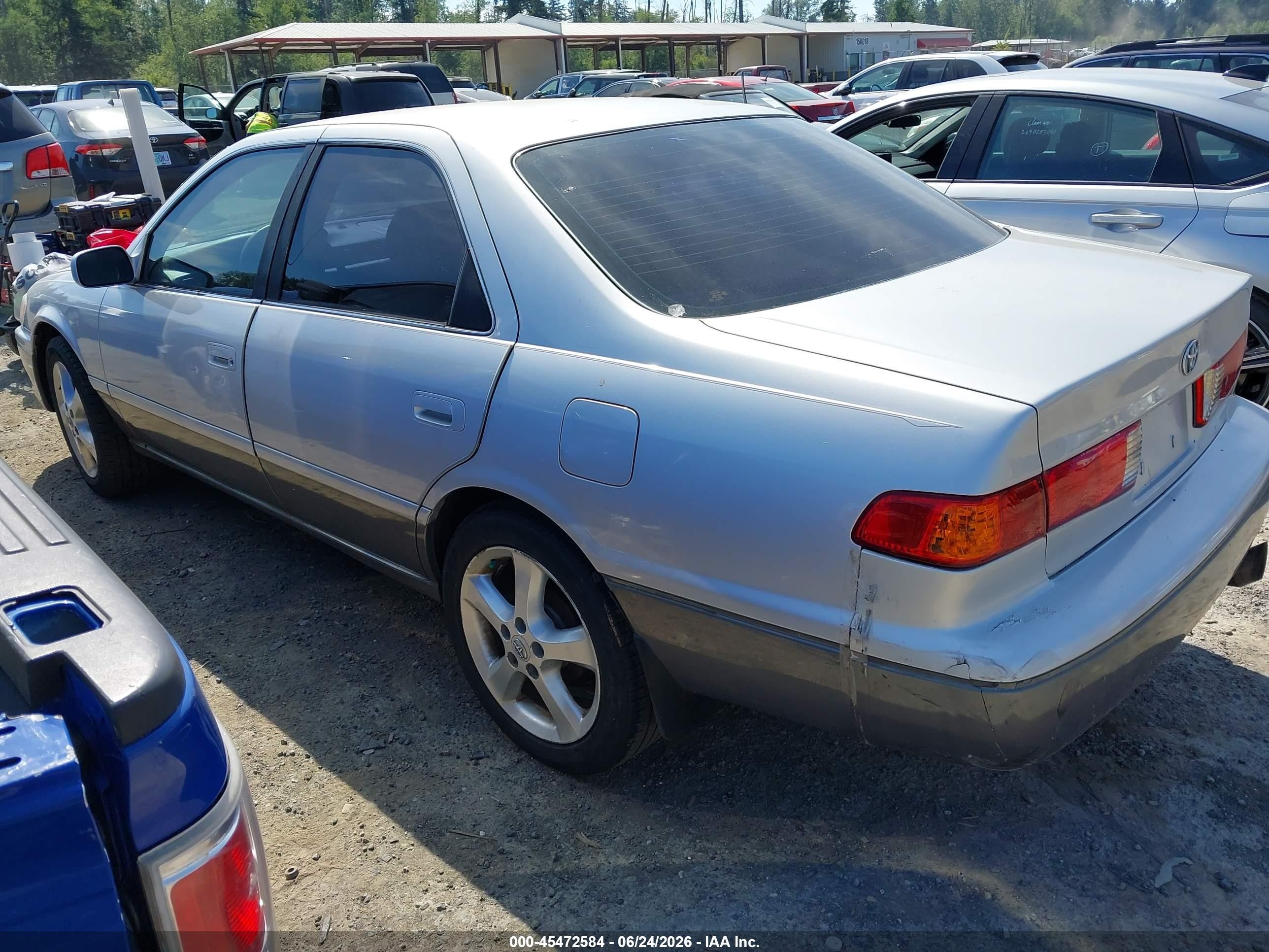 2001 Toyota Camry Le Silver vin: JT2BG22K210542435