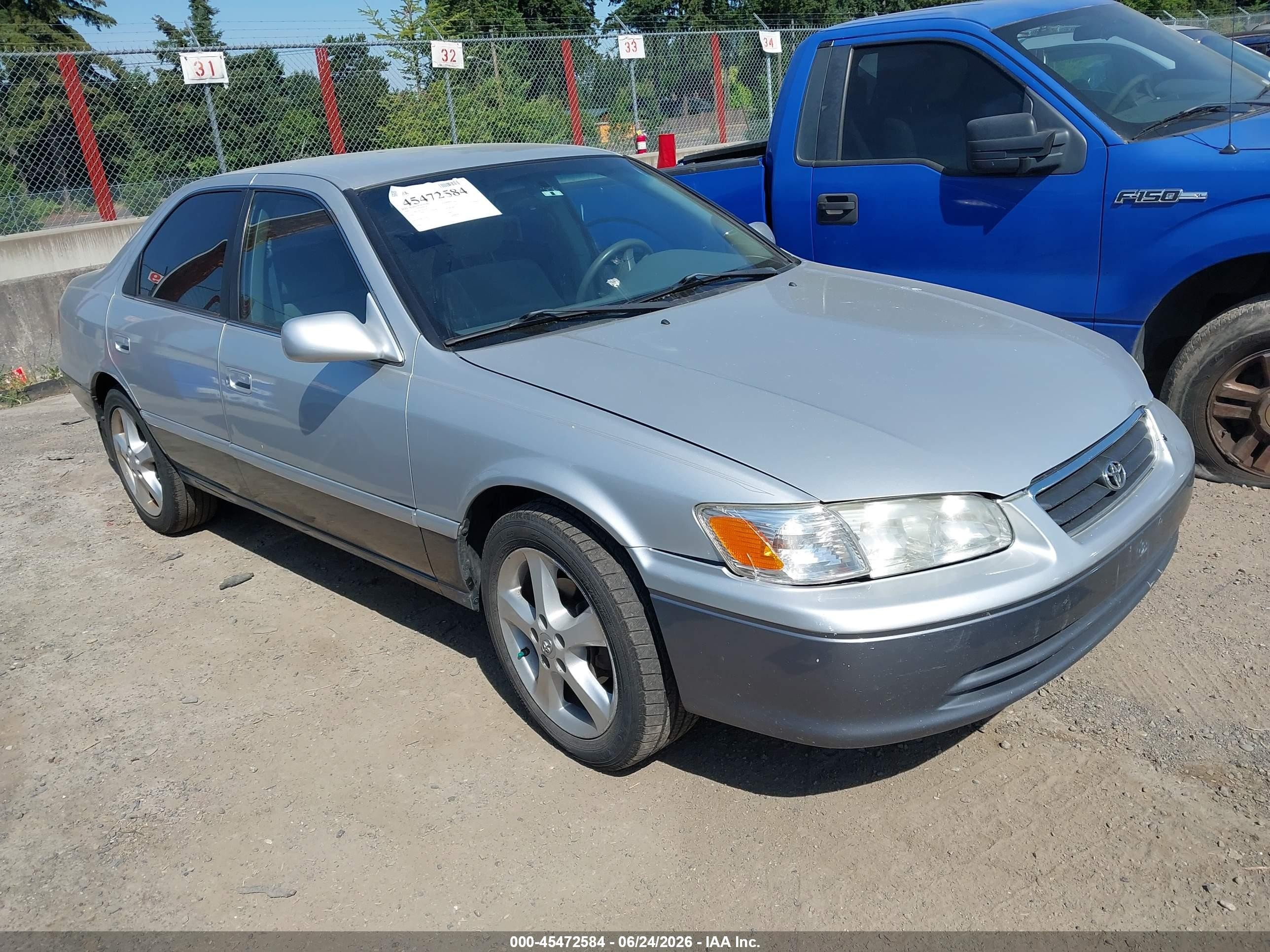 2001 Toyota Camry Le Silver vin: JT2BG22K210542435