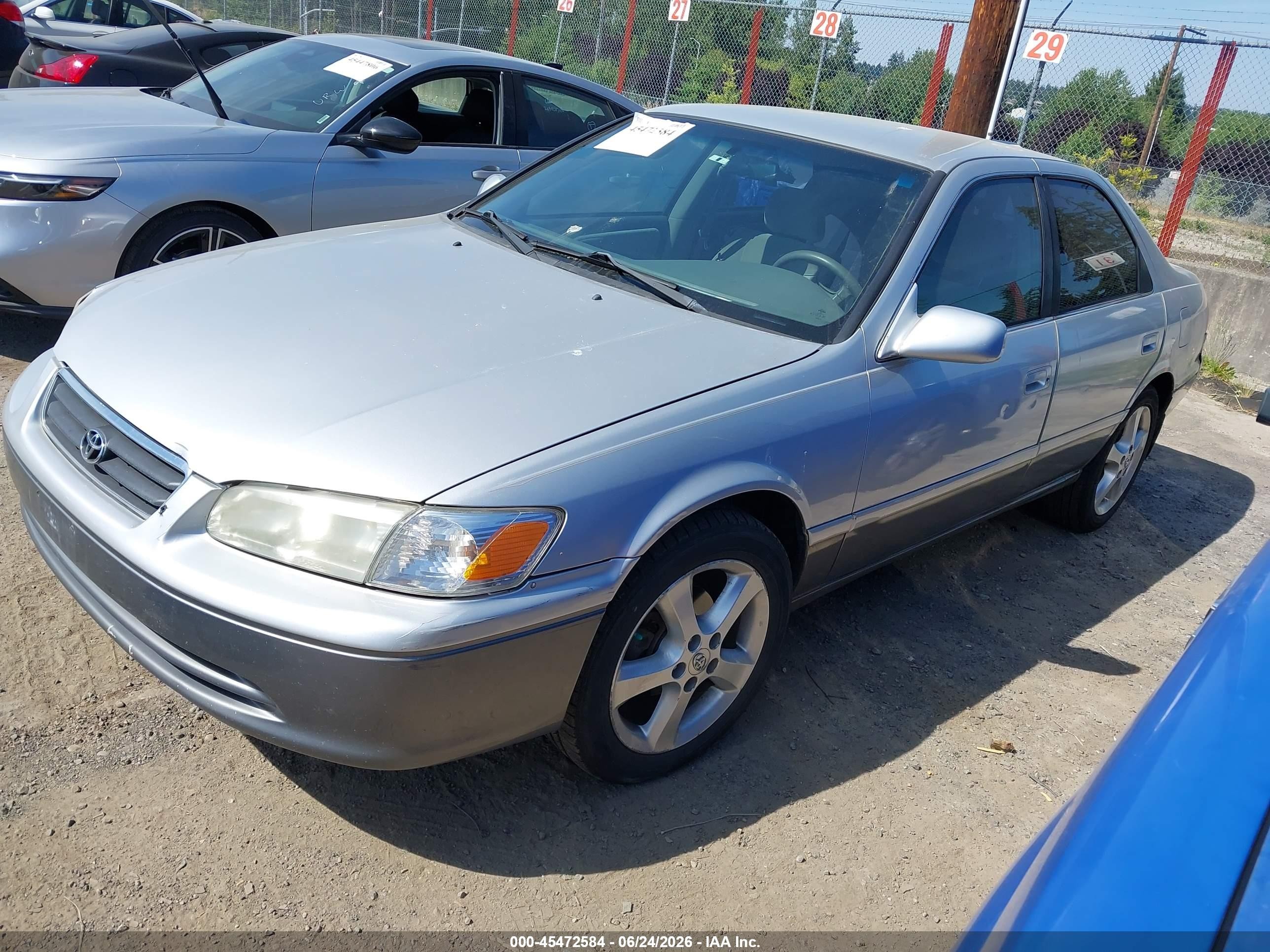 2001 Toyota Camry Le Silver vin: JT2BG22K210542435
