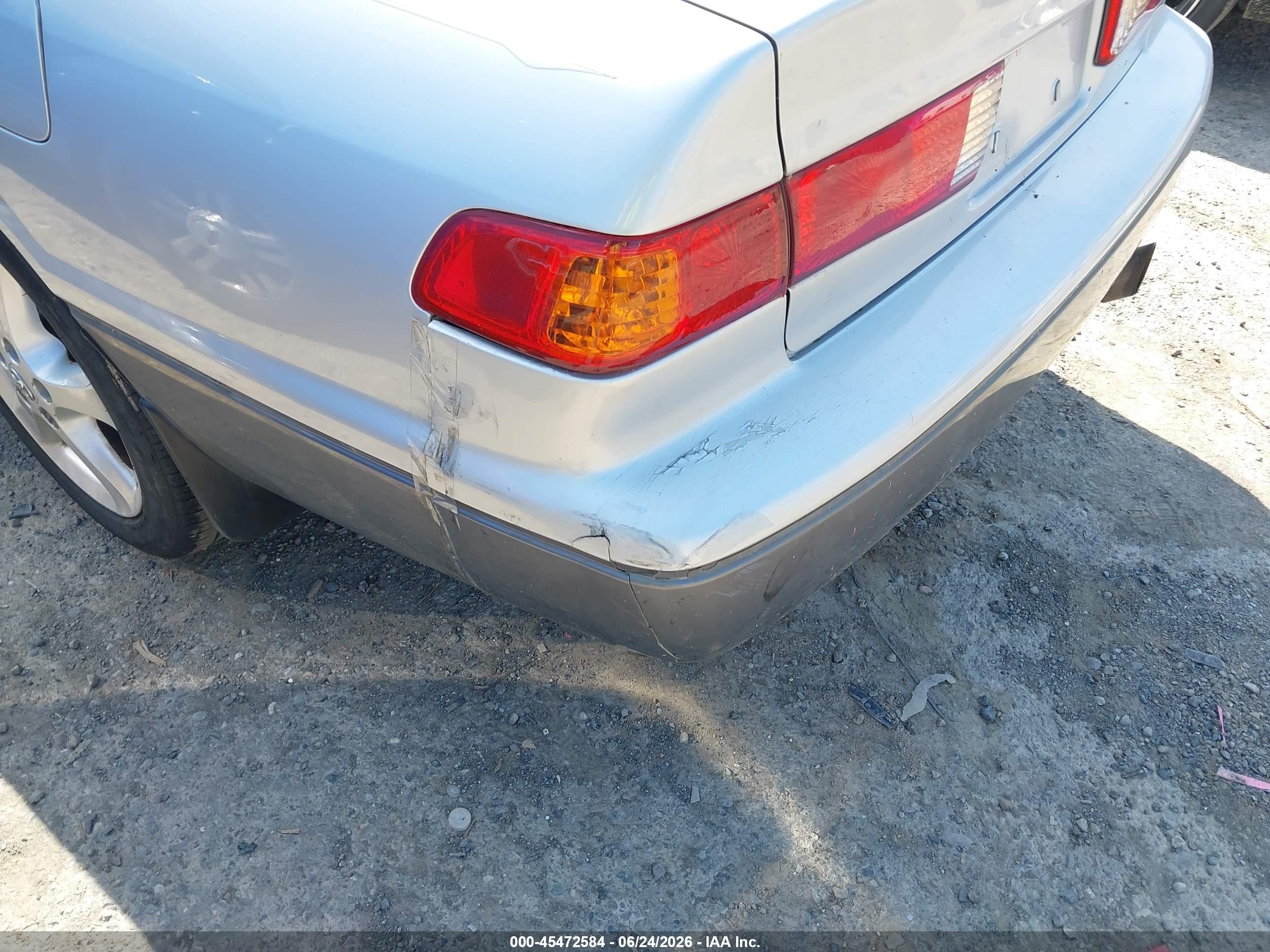 2001 Toyota Camry Le Silver vin: JT2BG22K210542435