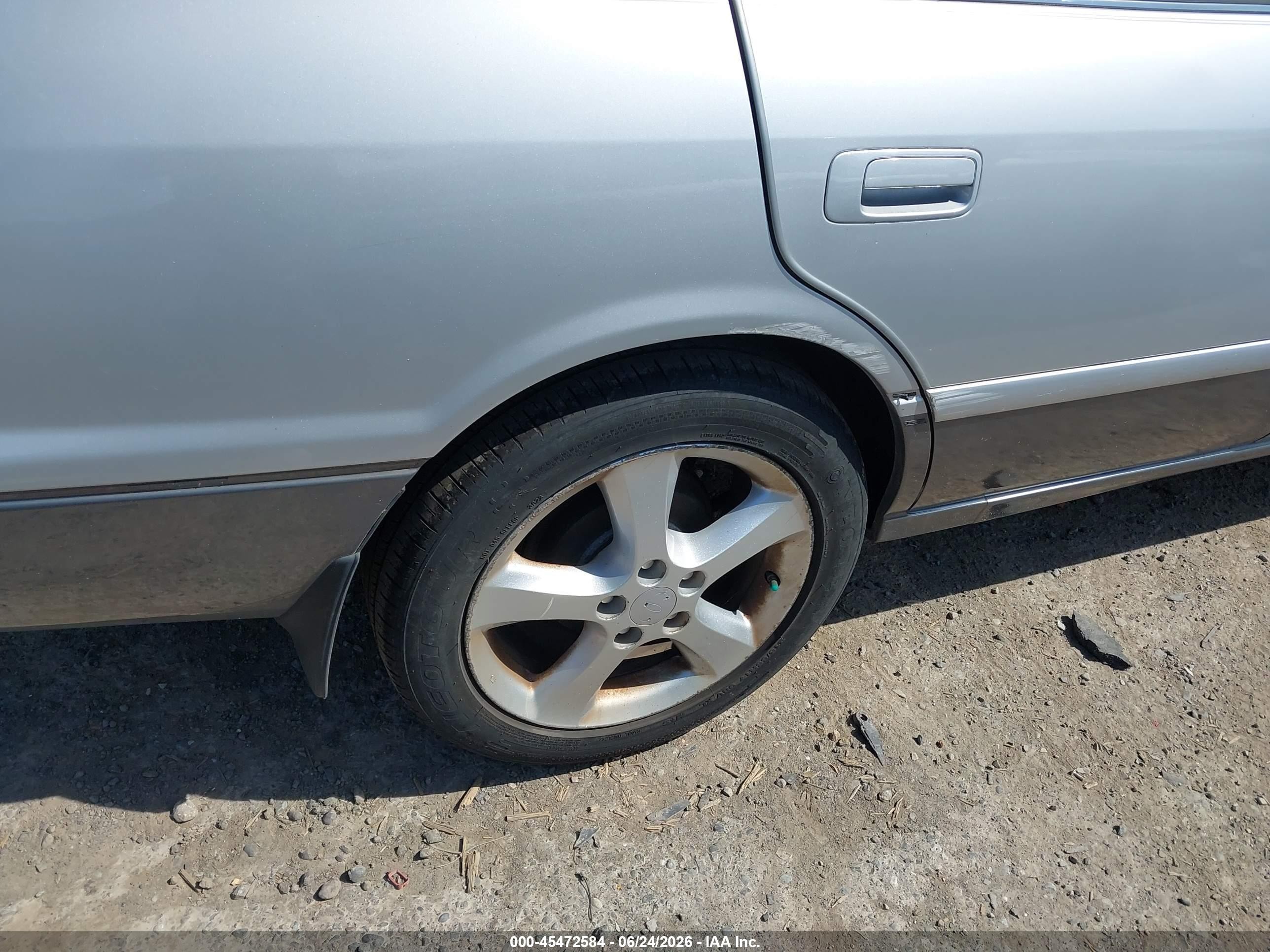 2001 Toyota Camry Le Silver vin: JT2BG22K210542435