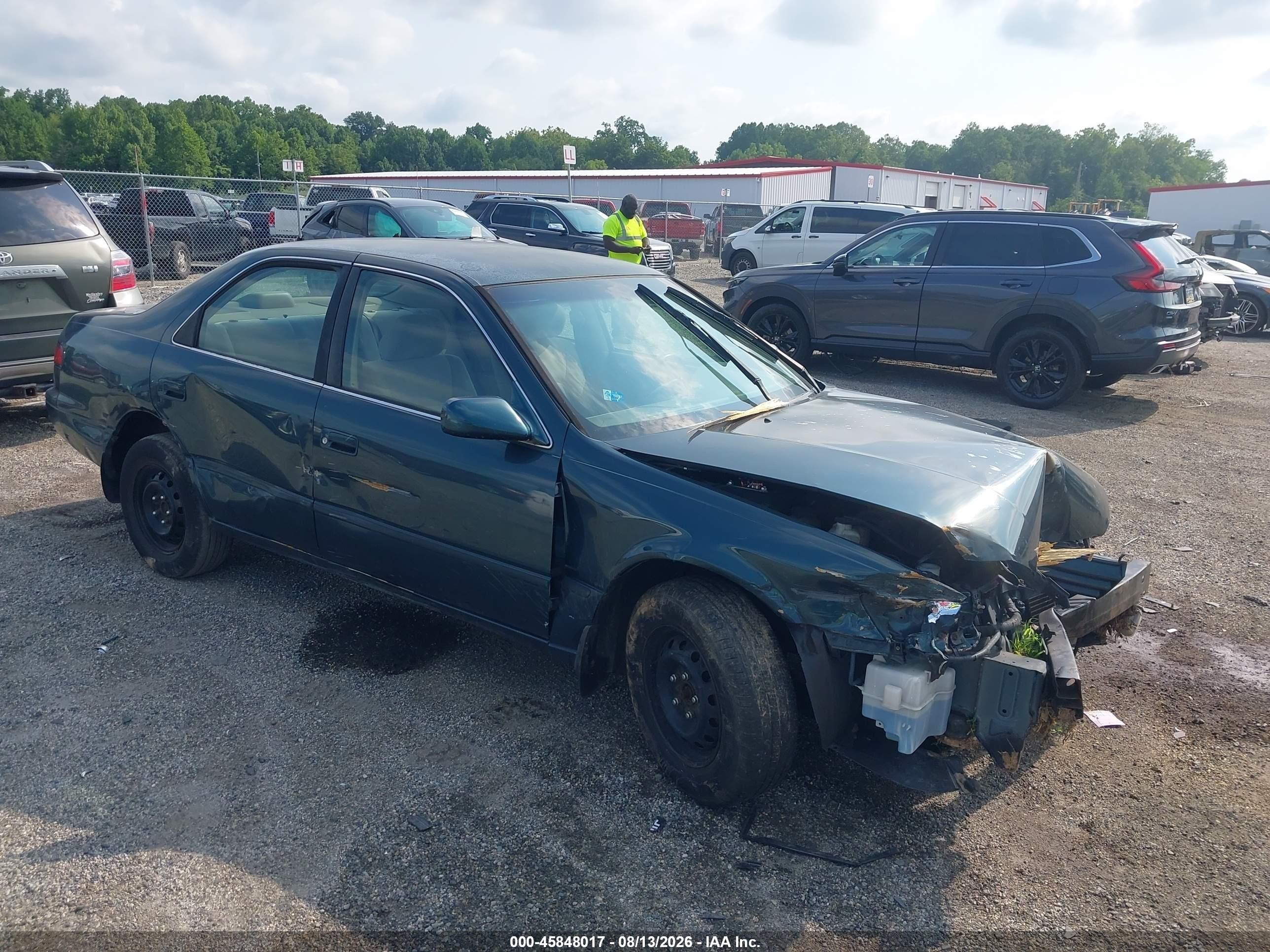 1997 Toyota Camry Le Green vin: JT2BG22K2V0024301