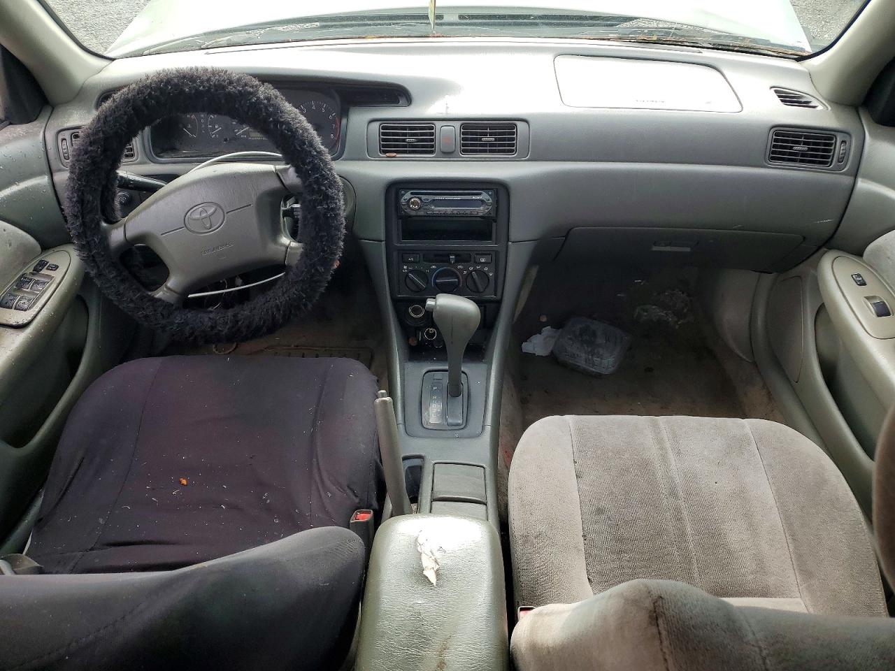 1998 Toyota Camry Le Серебряный vin: JT2BG22K2W0130989