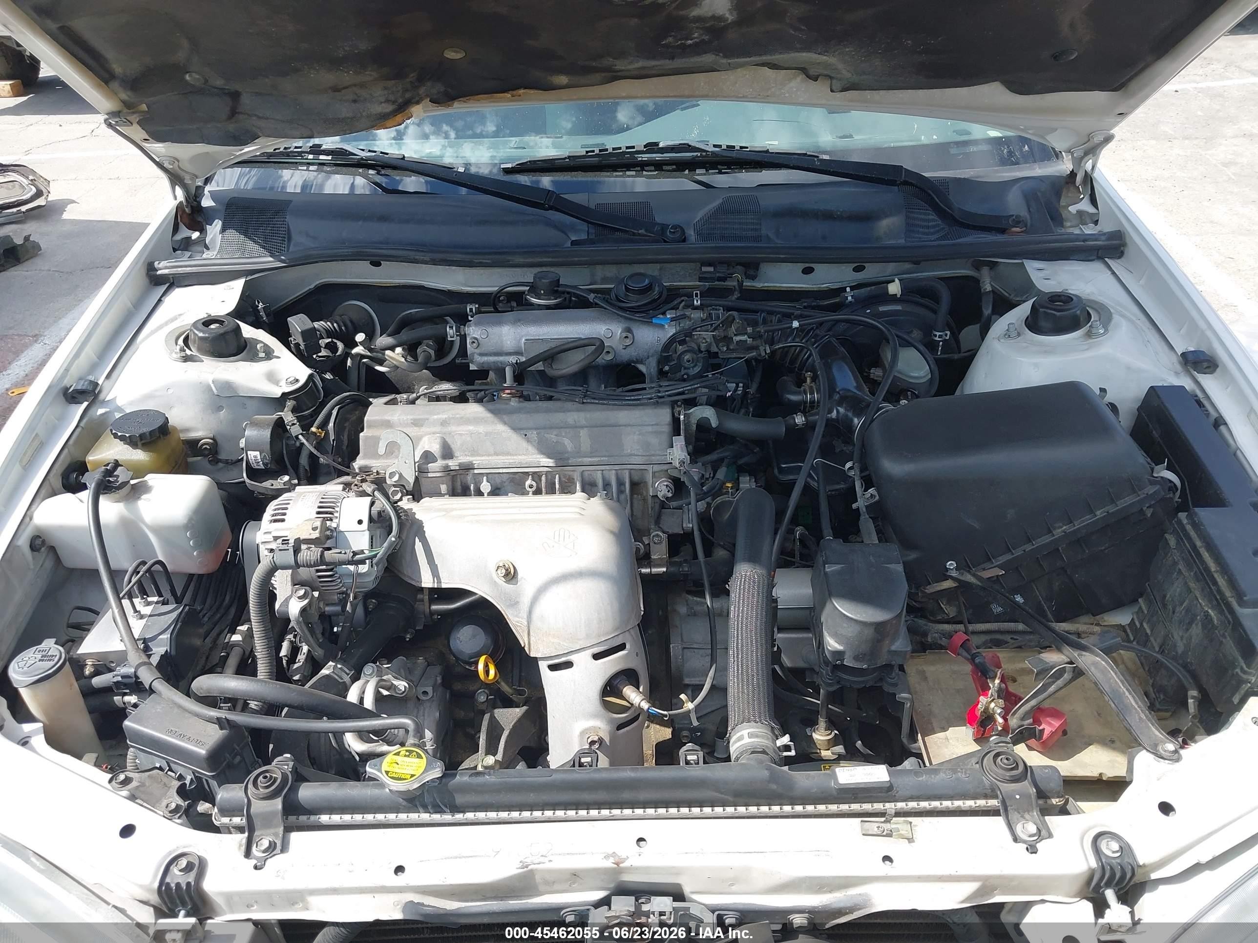 1998 Toyota Camry Le White vin: JT2BG22K2W0154662