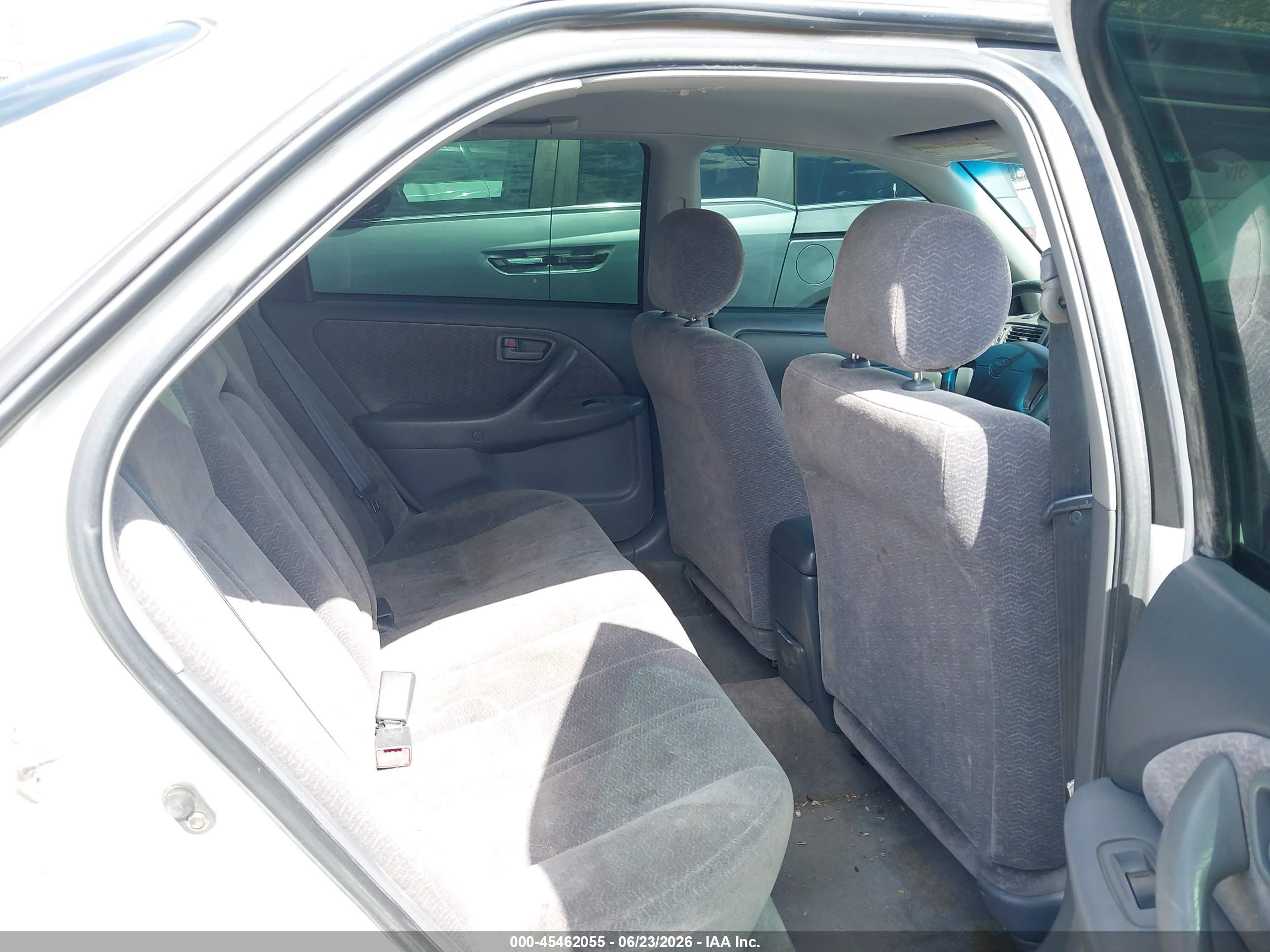 1998 Toyota Camry Le White vin: JT2BG22K2W0154662