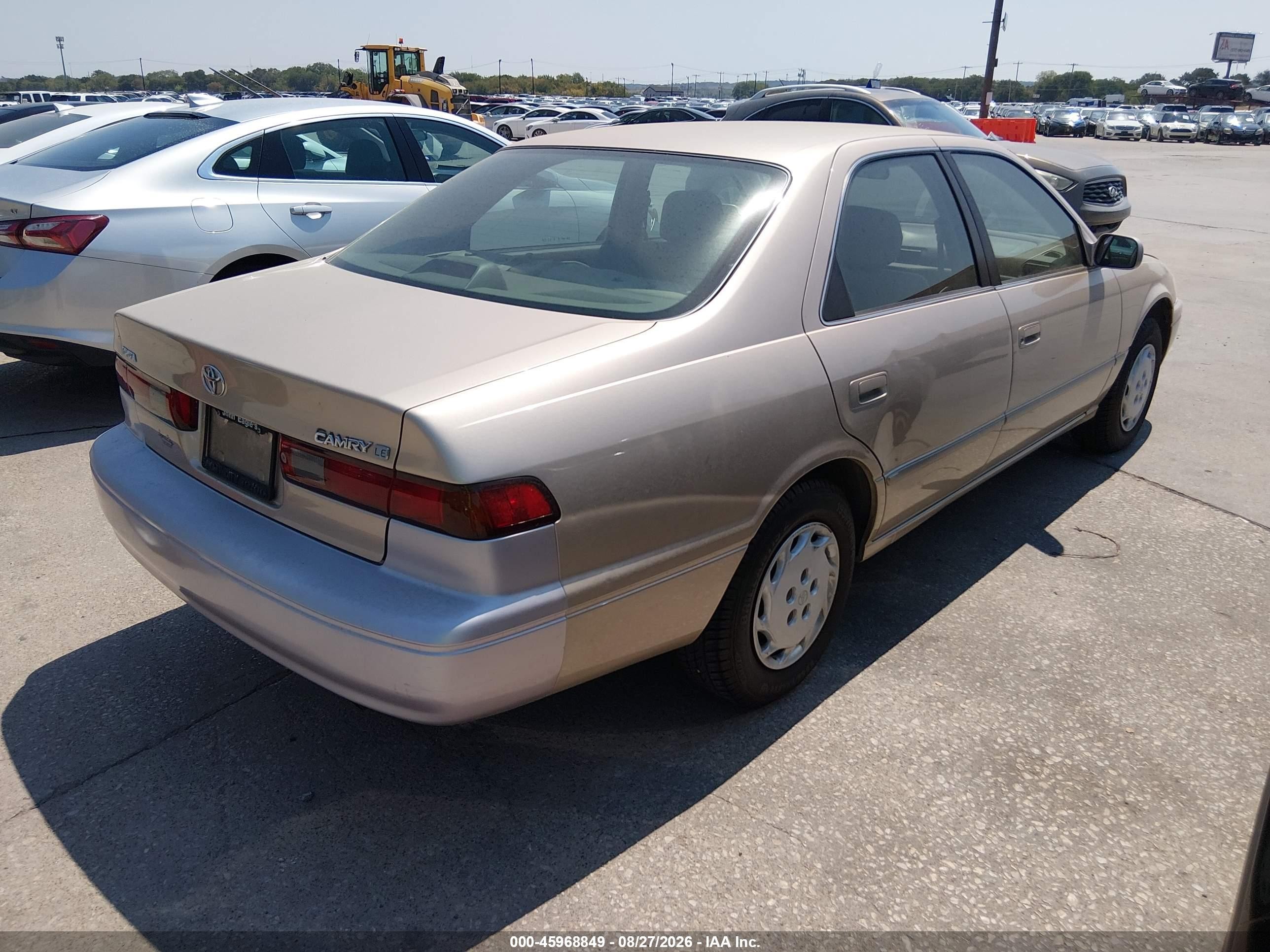 1998 Toyota Camry Le Gold vin: JT2BG22K2W0196961