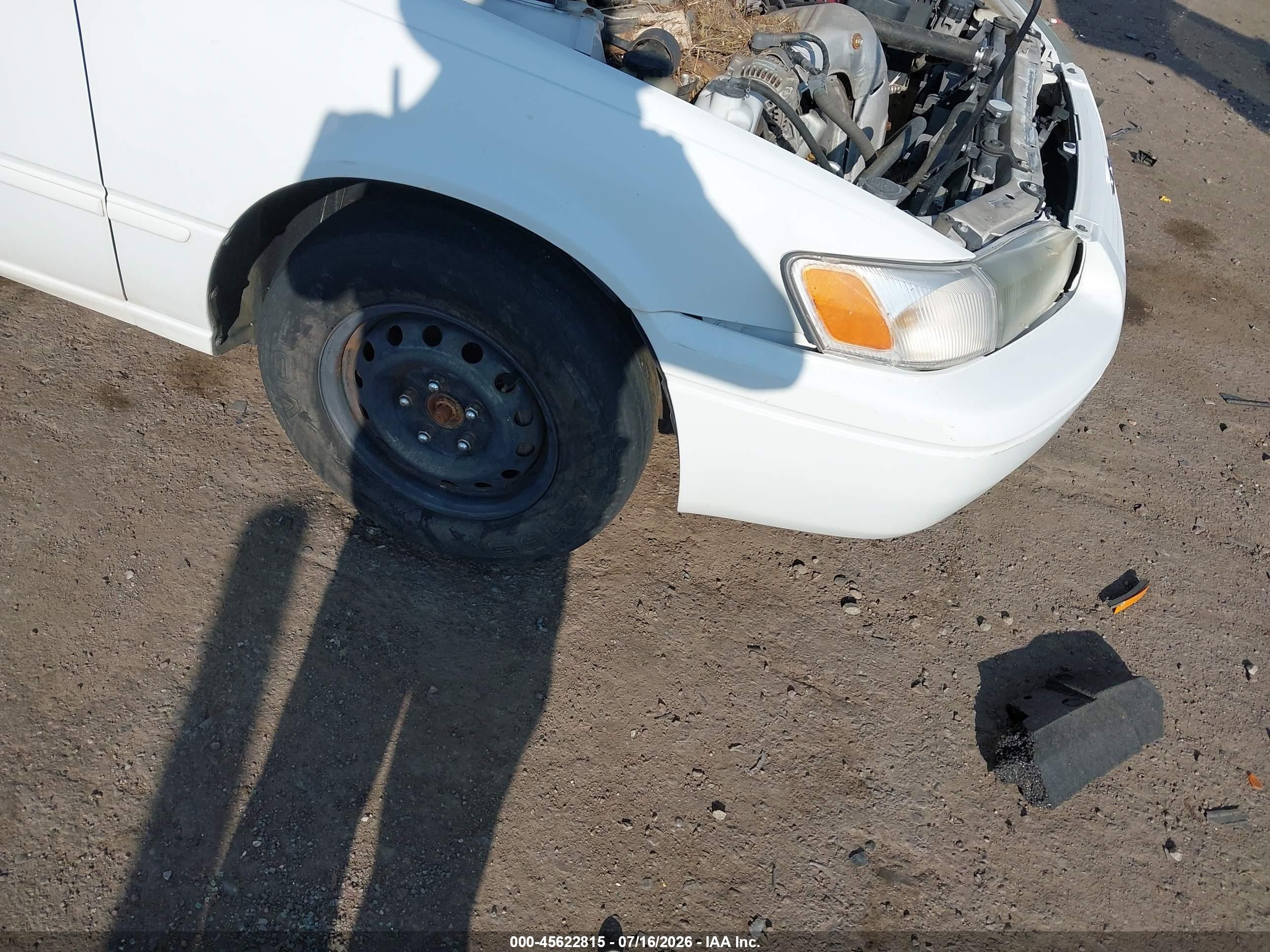 1999 Toyota Camry Le White vin: JT2BG22K2X0289657