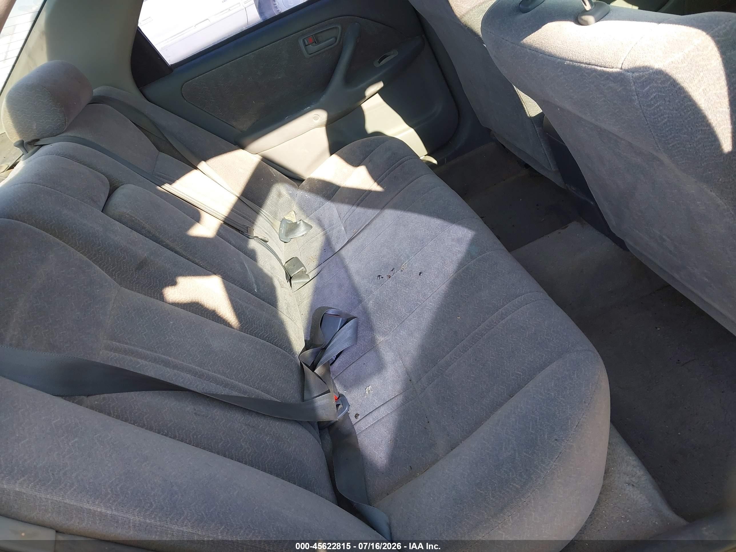 1999 Toyota Camry Le White vin: JT2BG22K2X0289657