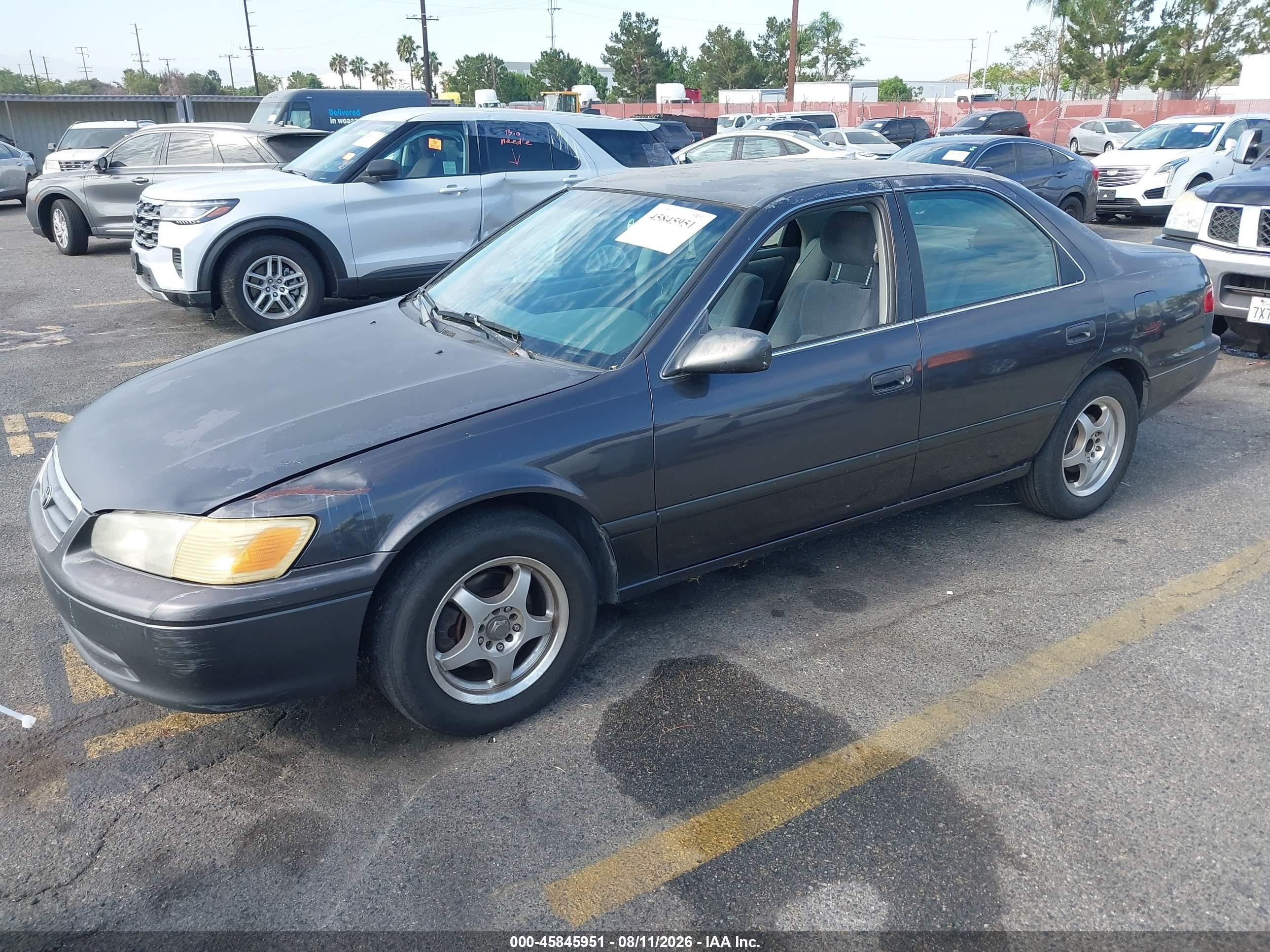 2000 Toyota Camry Le Gray vin: JT2BG22K2Y0383460