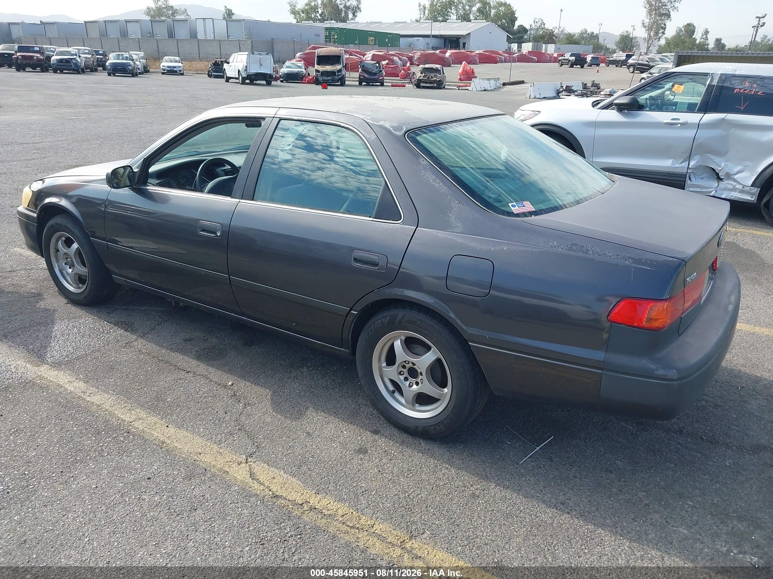 2000 Toyota Camry Le Gray vin: JT2BG22K2Y0383460