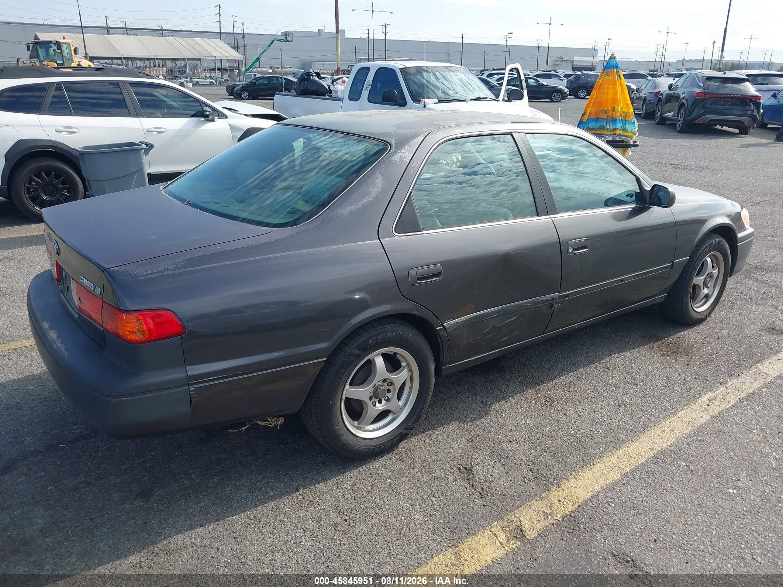 2000 Toyota Camry Le Gray vin: JT2BG22K2Y0383460