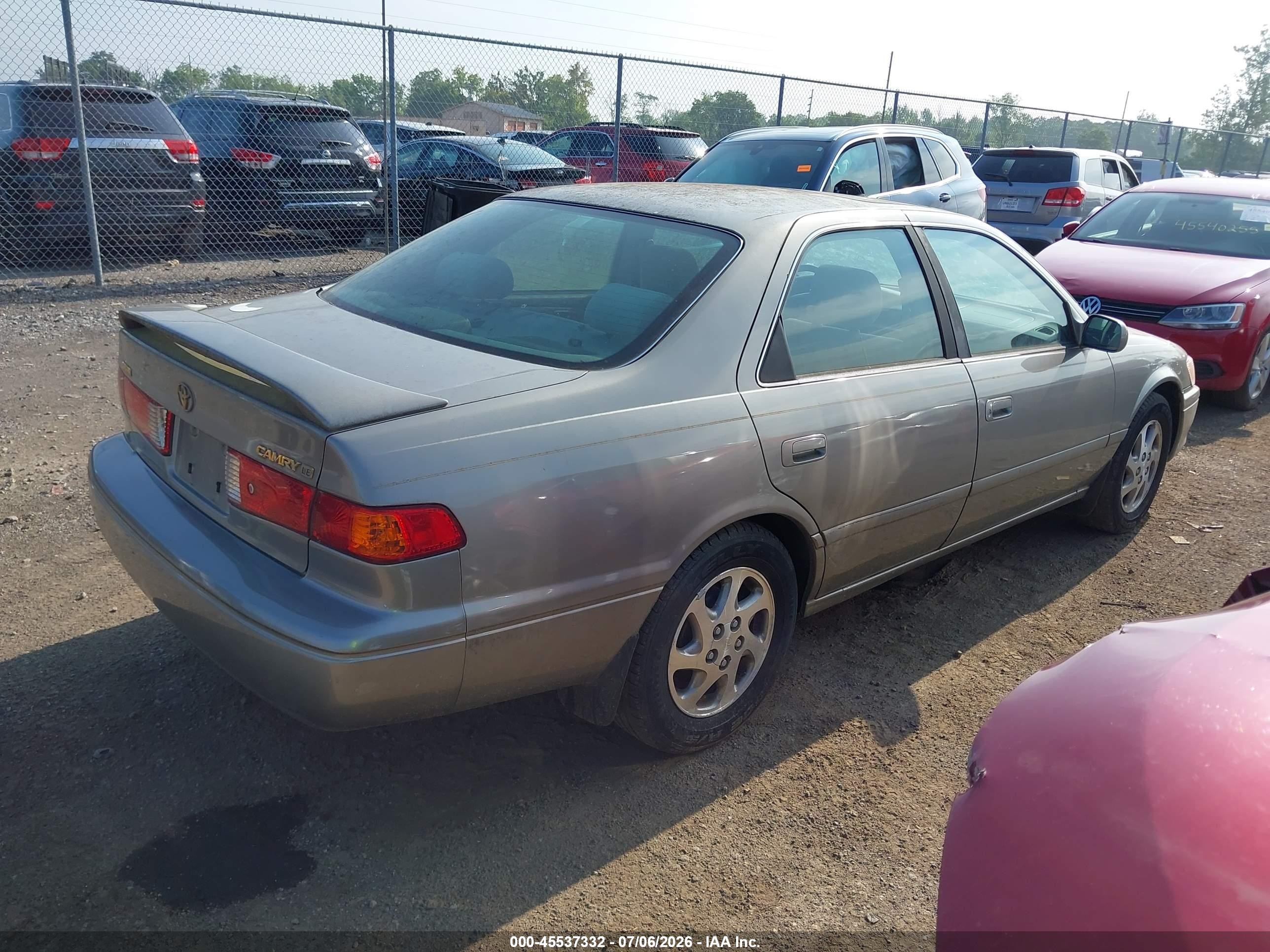 2000 Toyota Camry Le Silver vin: JT2BG22K2Y0406946