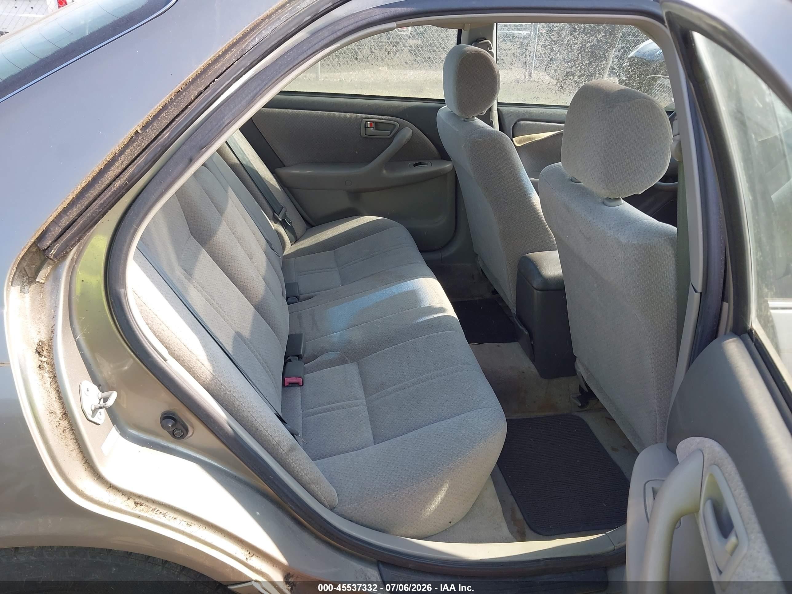 2000 Toyota Camry Le Silver vin: JT2BG22K2Y0406946