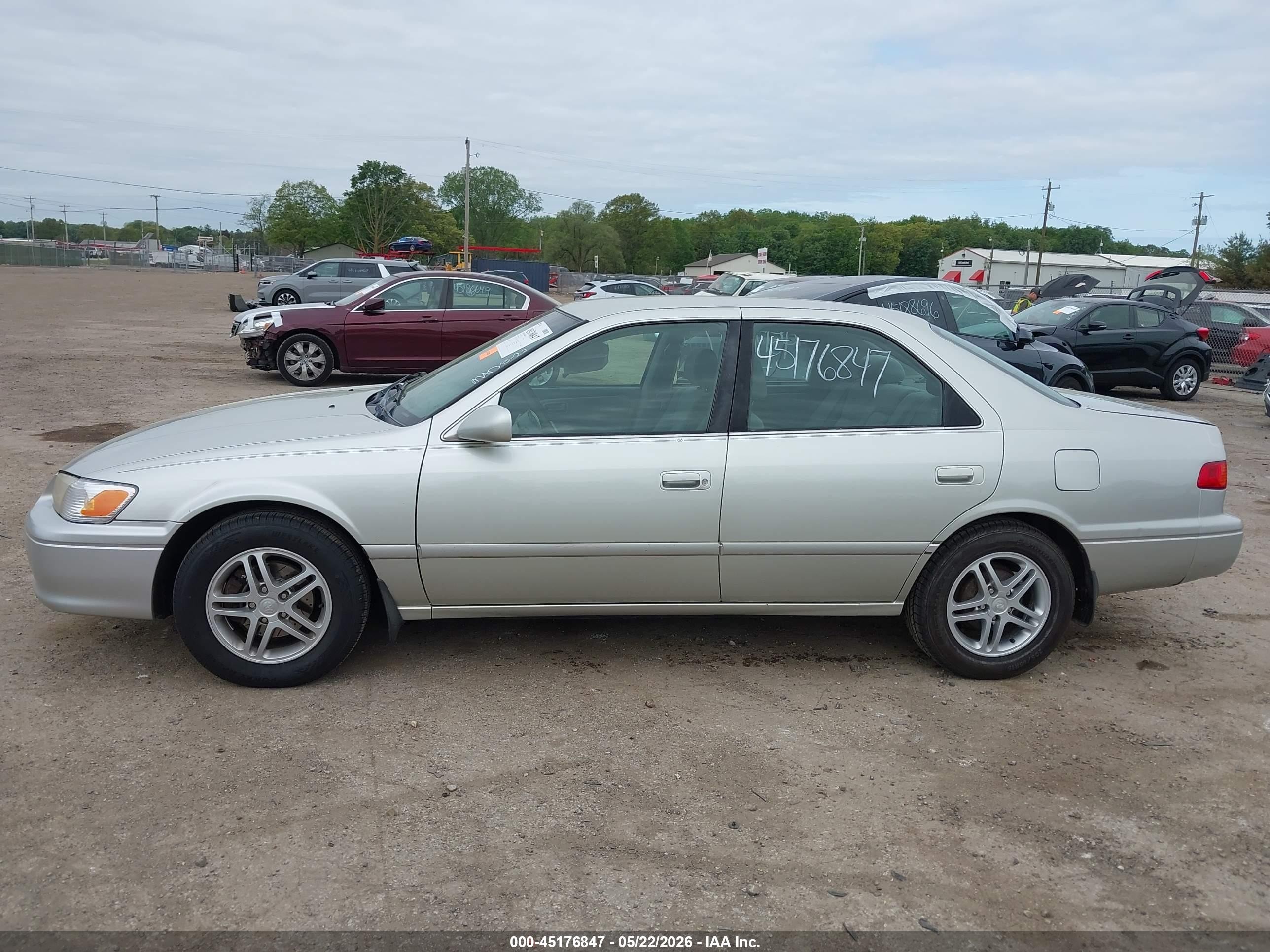 2000 Toyota Camry Le Gray vin: JT2BG22K2Y0413413