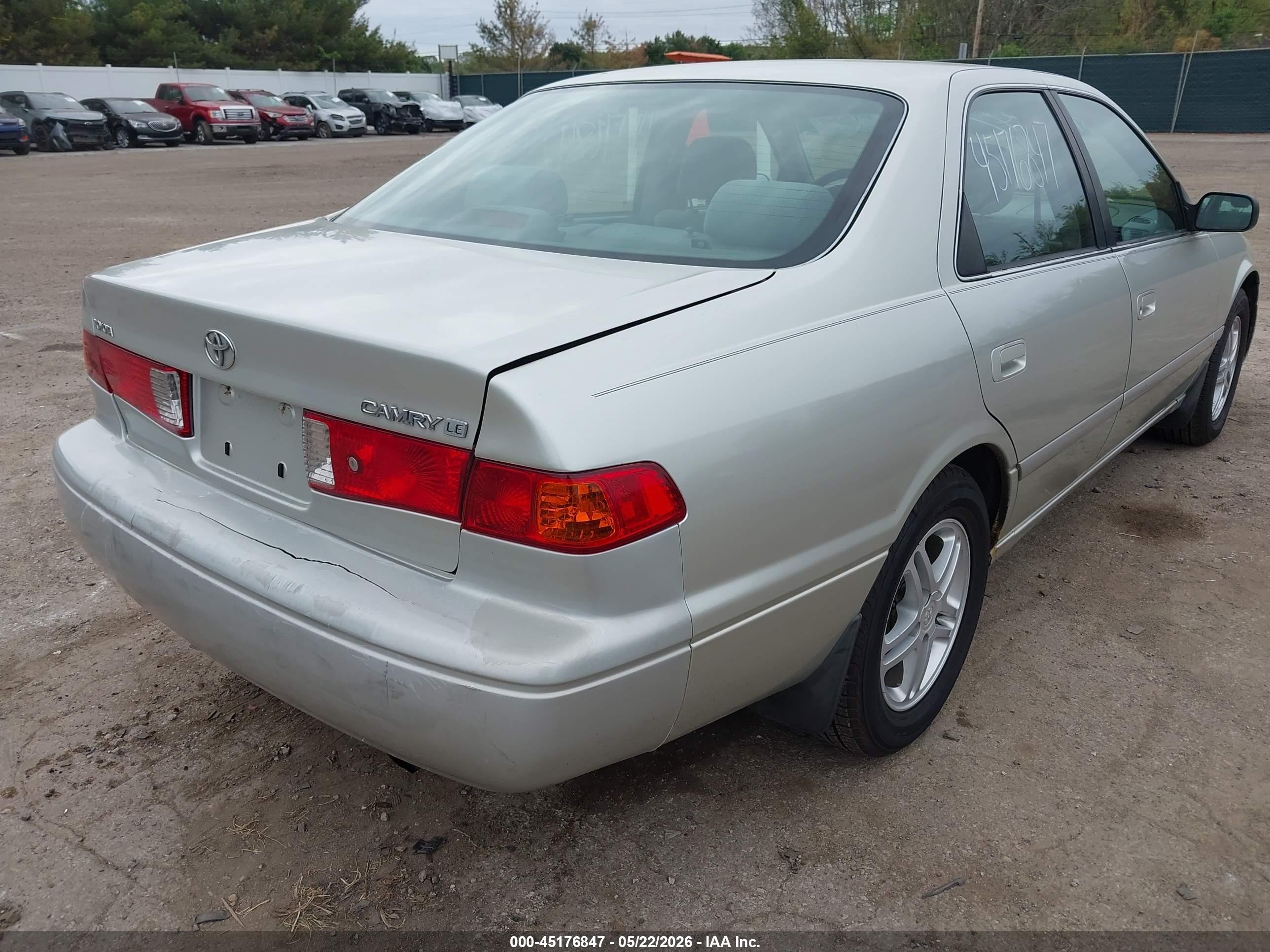 2000 Toyota Camry Le Gray vin: JT2BG22K2Y0413413