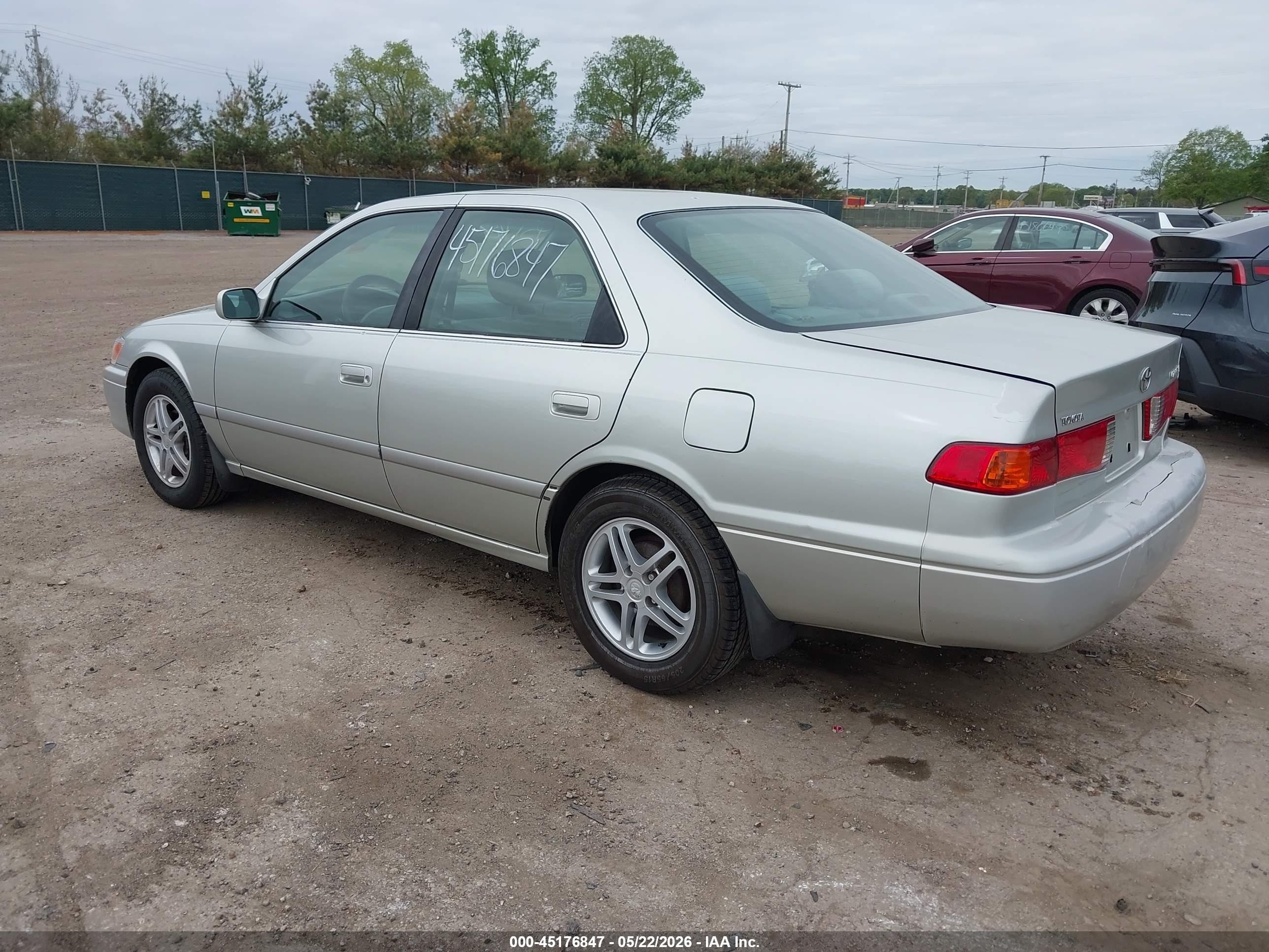 2000 Toyota Camry Le Gray vin: JT2BG22K2Y0413413
