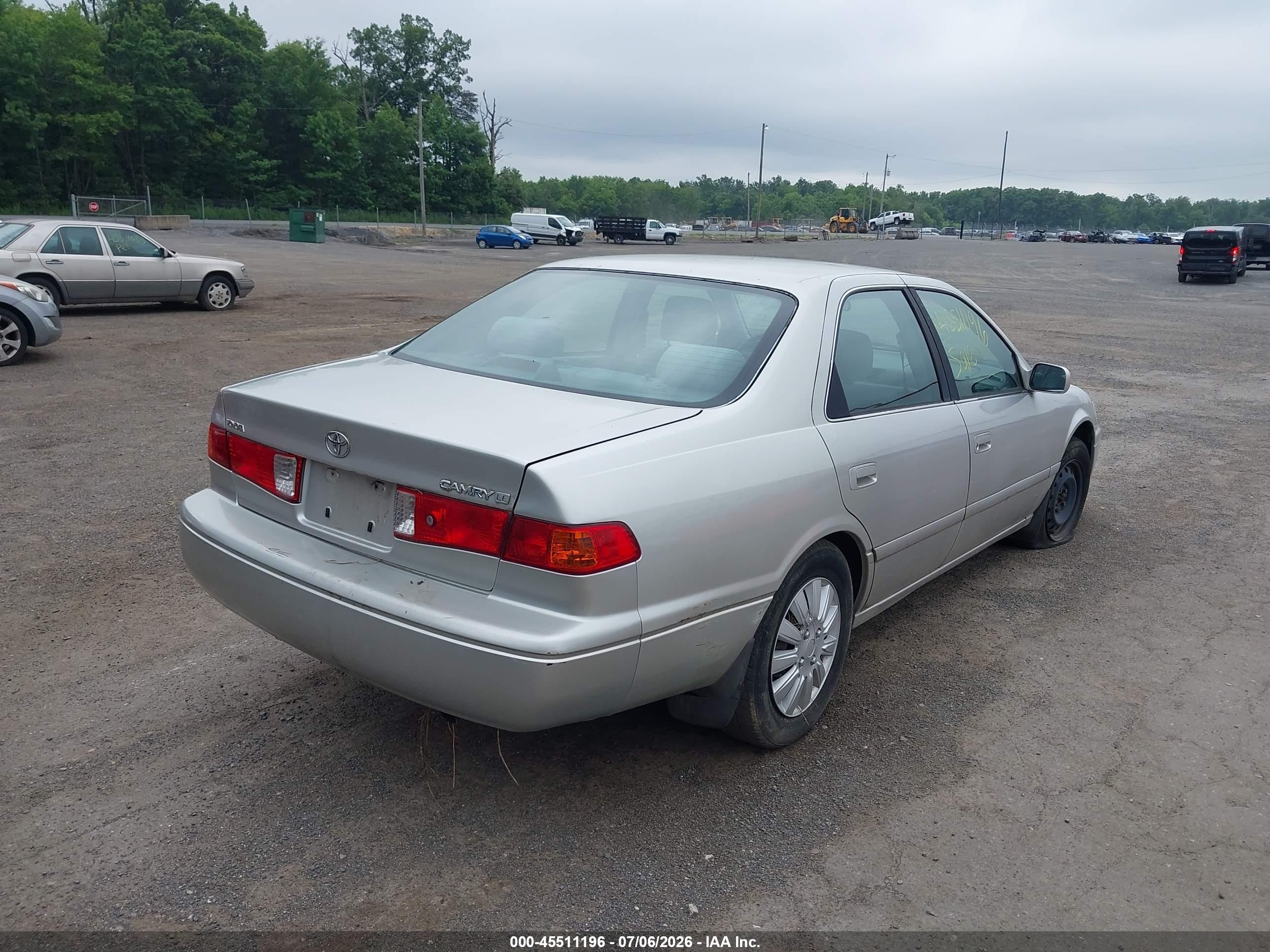 2000 Toyota Camry Le Silver vin: JT2BG22K2Y0424184