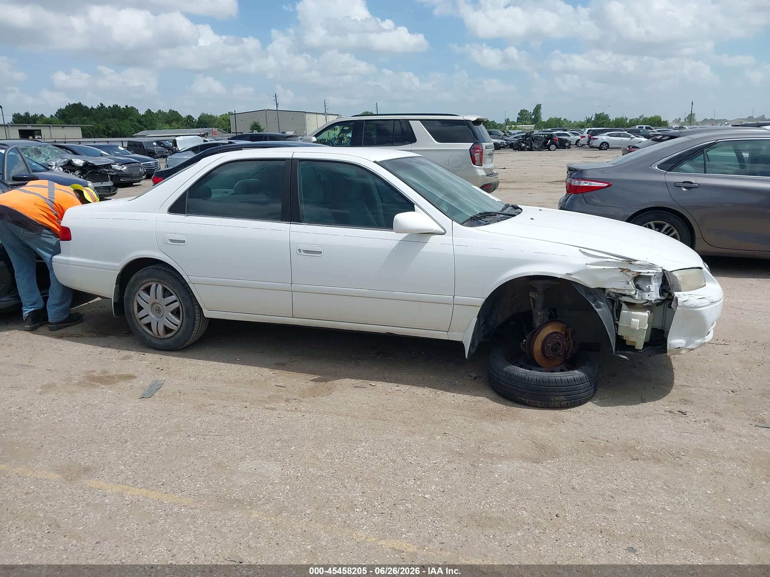 2000 Toyota Camry Le White vin: JT2BG22K2Y0434147