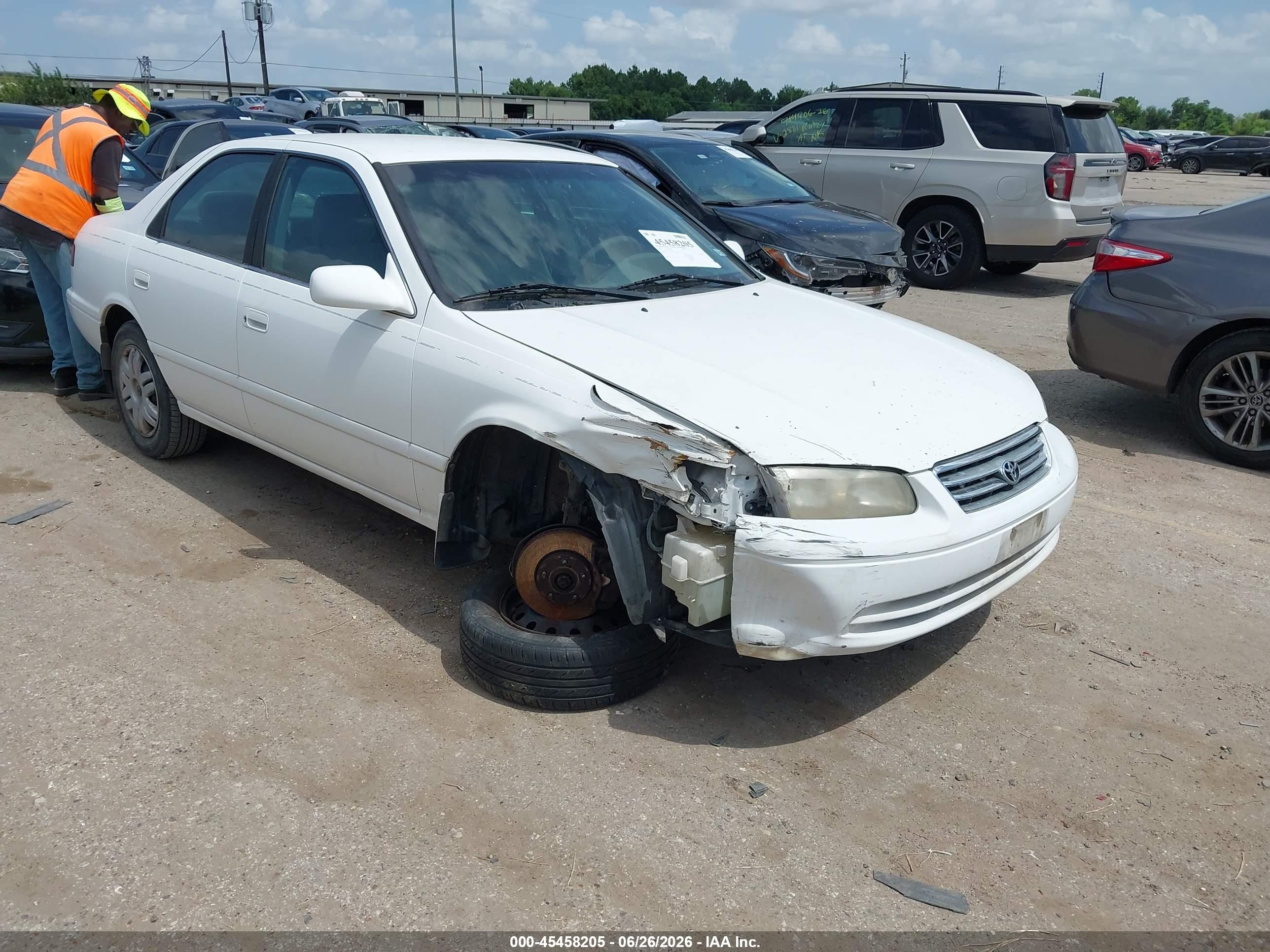 2000 Toyota Camry Le White vin: JT2BG22K2Y0434147