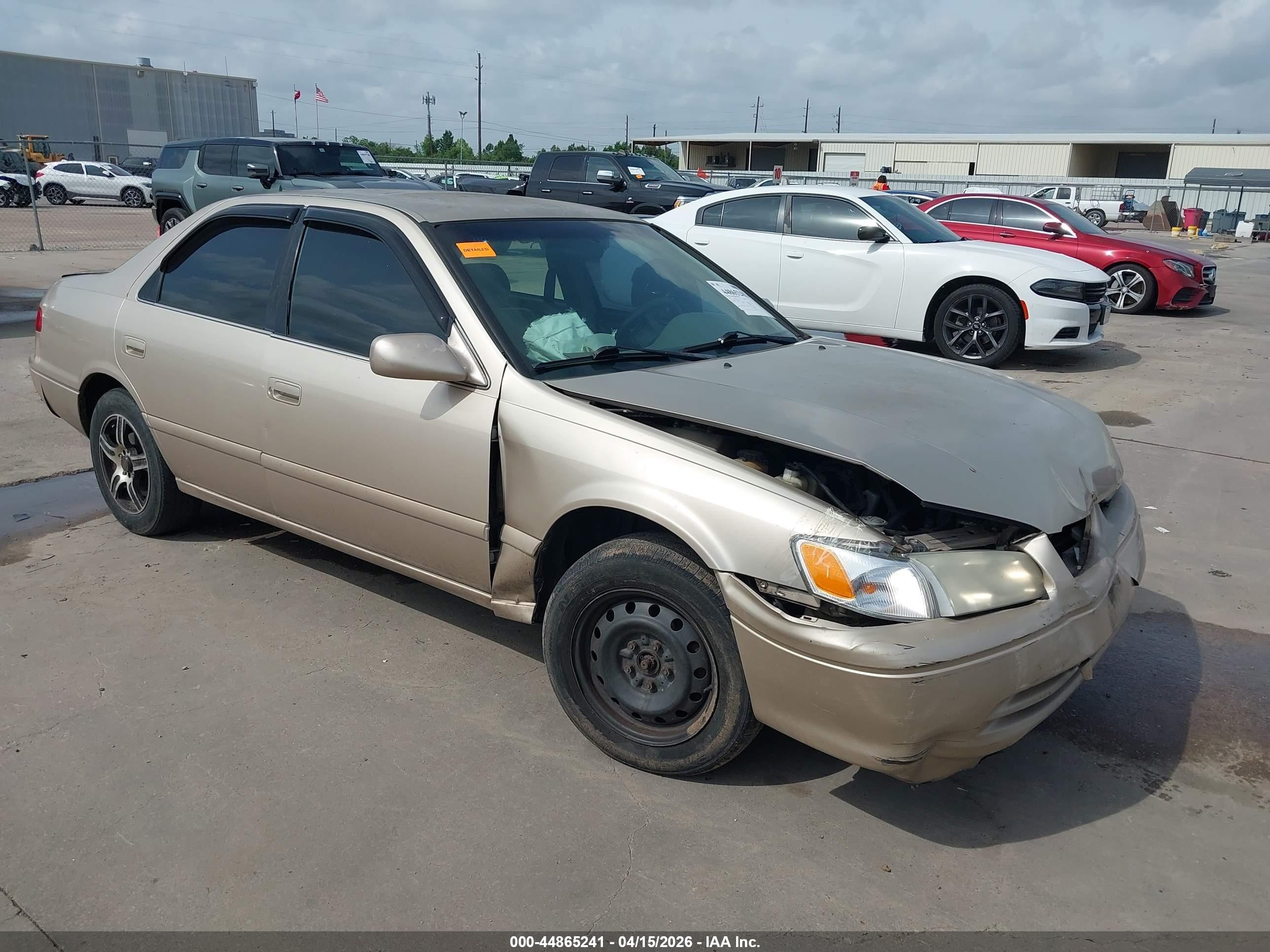 2000 Toyota Camry Le Tan vin: JT2BG22K2Y0438893