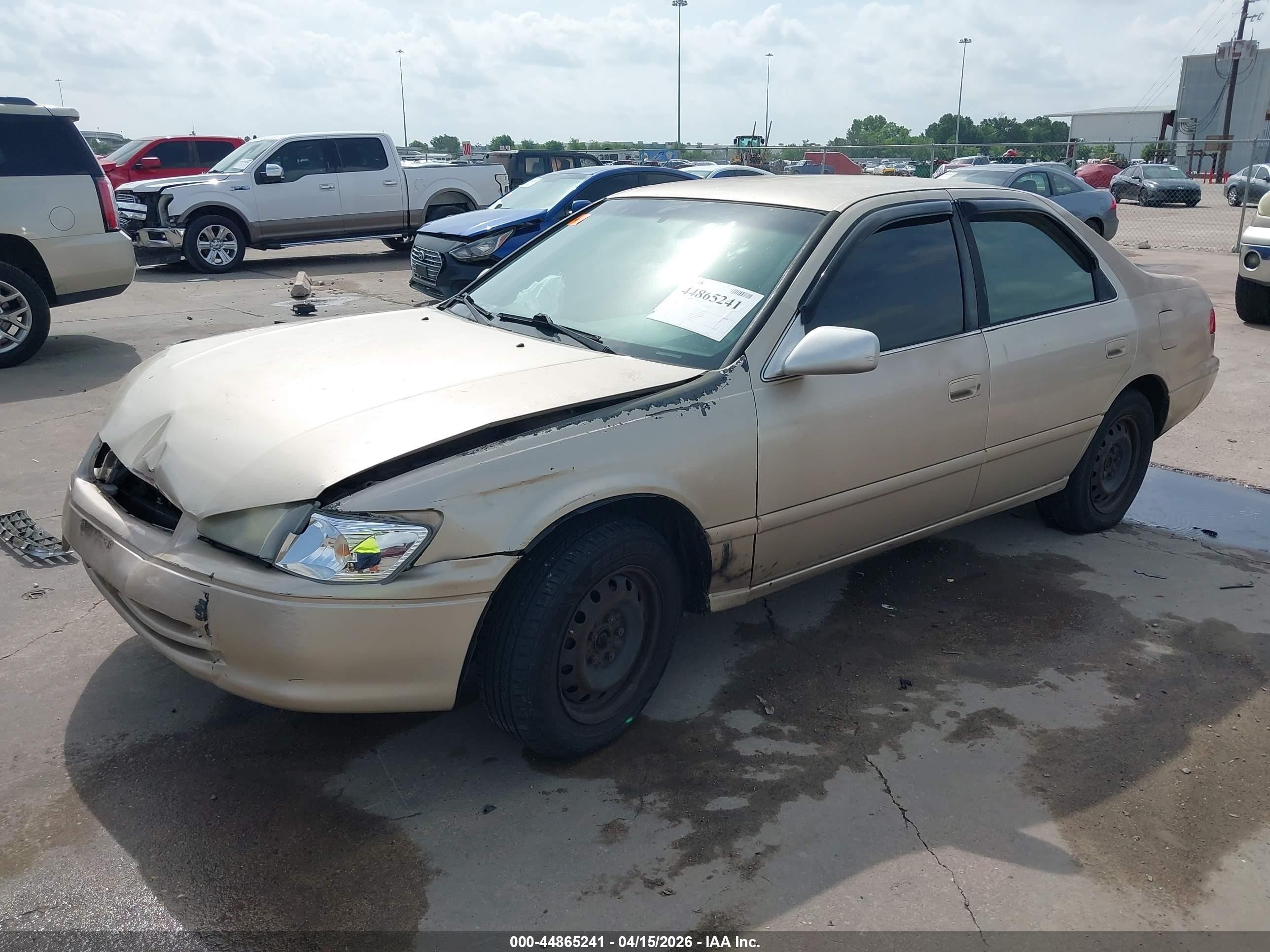 2000 Toyota Camry Le Tan vin: JT2BG22K2Y0438893