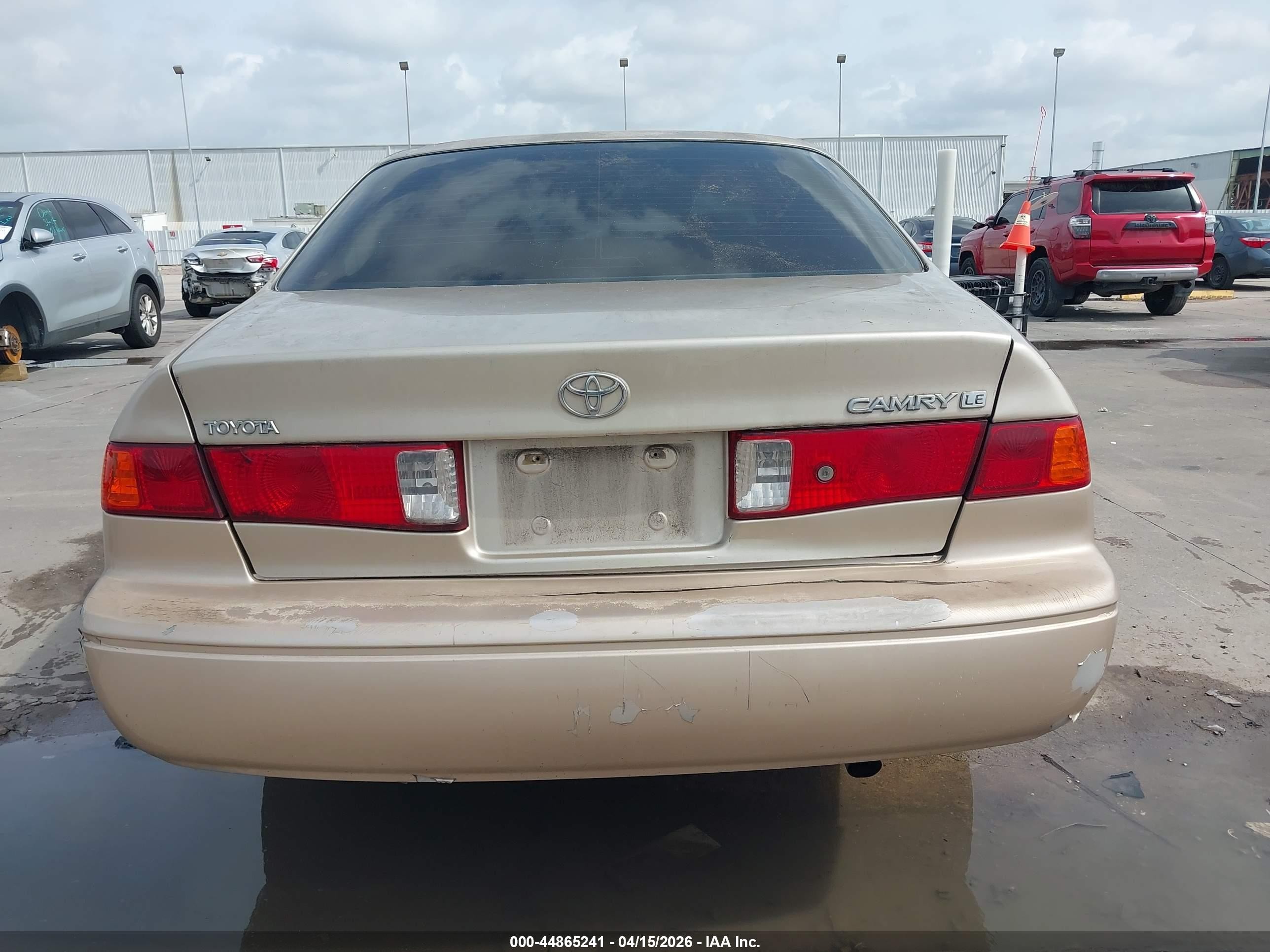 2000 Toyota Camry Le Tan vin: JT2BG22K2Y0438893