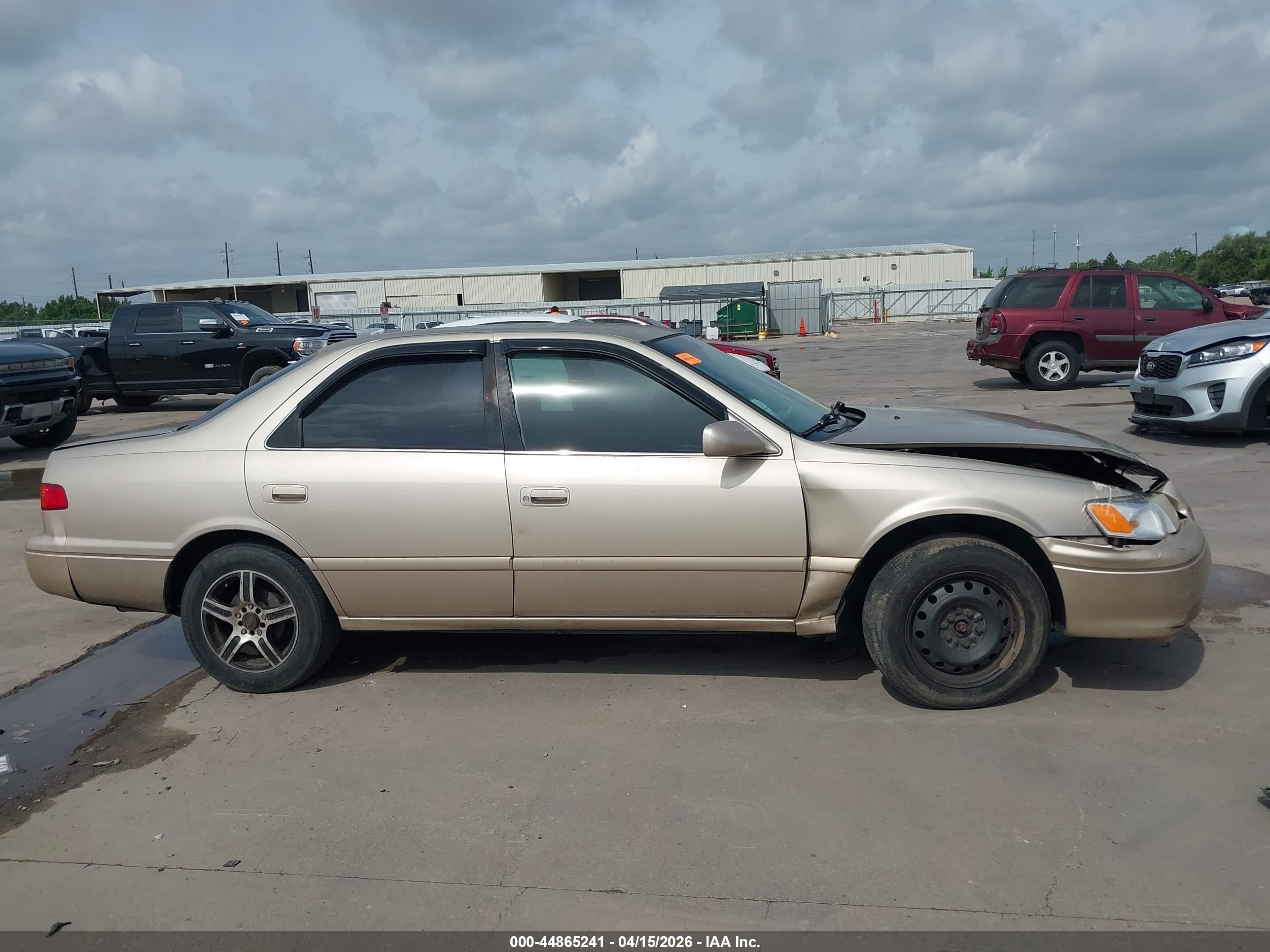 2000 Toyota Camry Le Tan vin: JT2BG22K2Y0438893