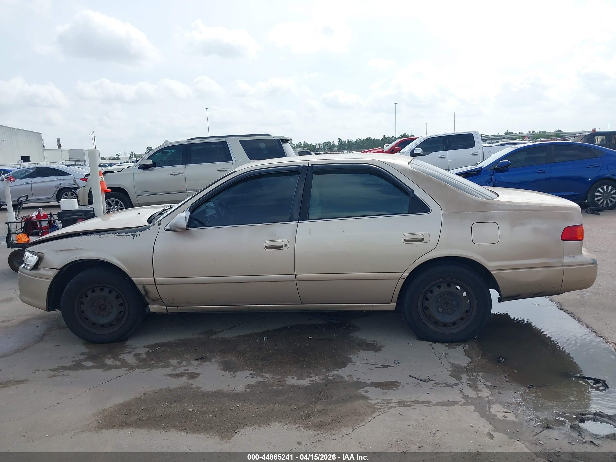 2000 Toyota Camry Le Tan vin: JT2BG22K2Y0438893