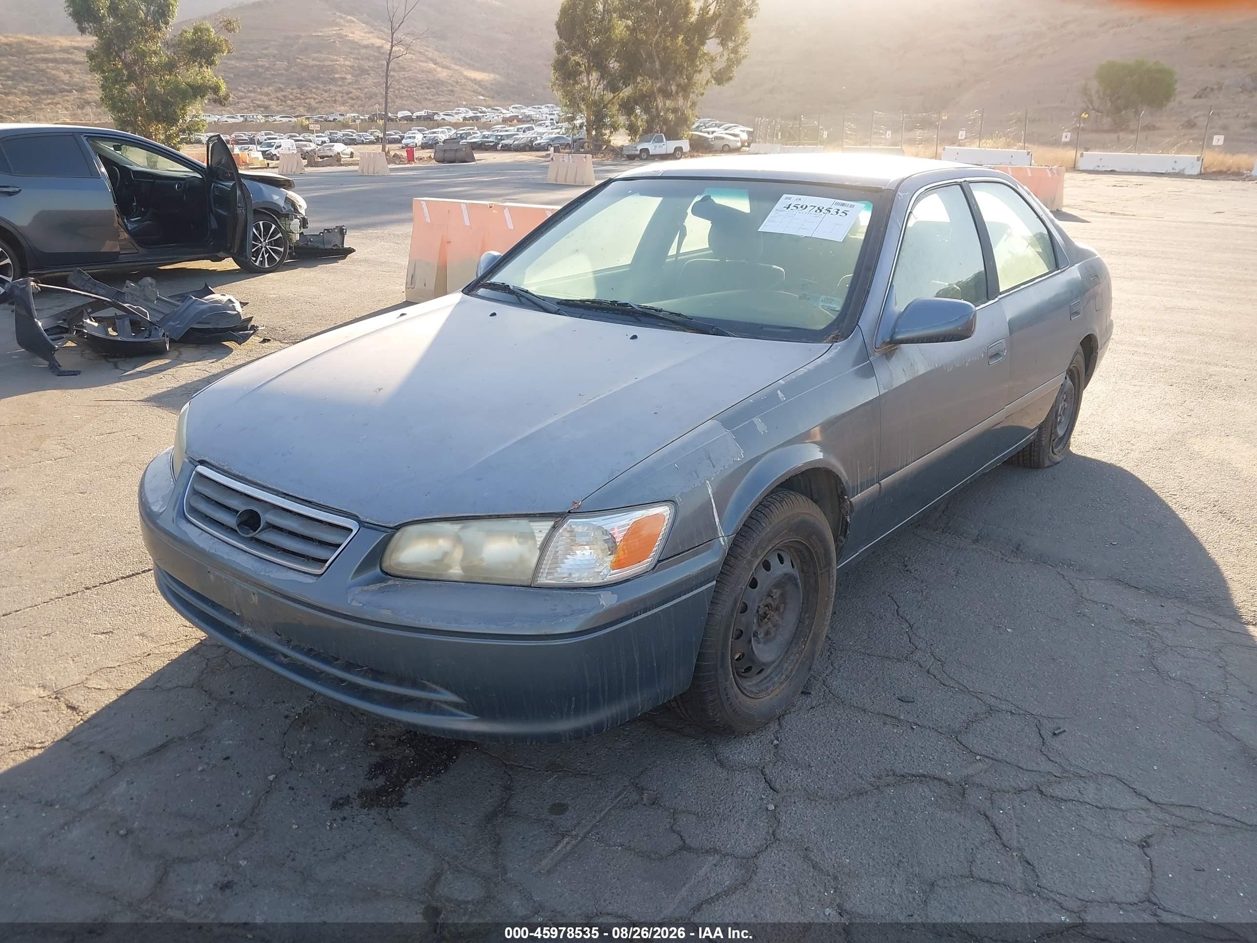 2001 Toyota Camry Le Blue vin: JT2BG22K310604683