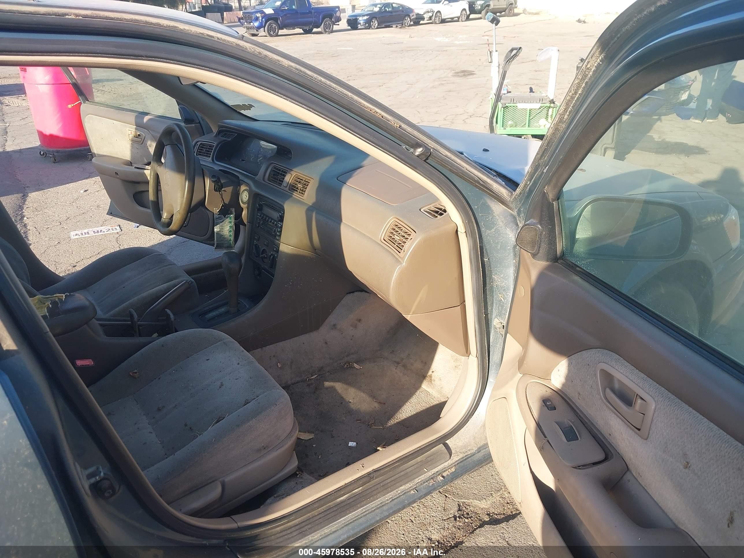 2001 Toyota Camry Le Blue vin: JT2BG22K310604683