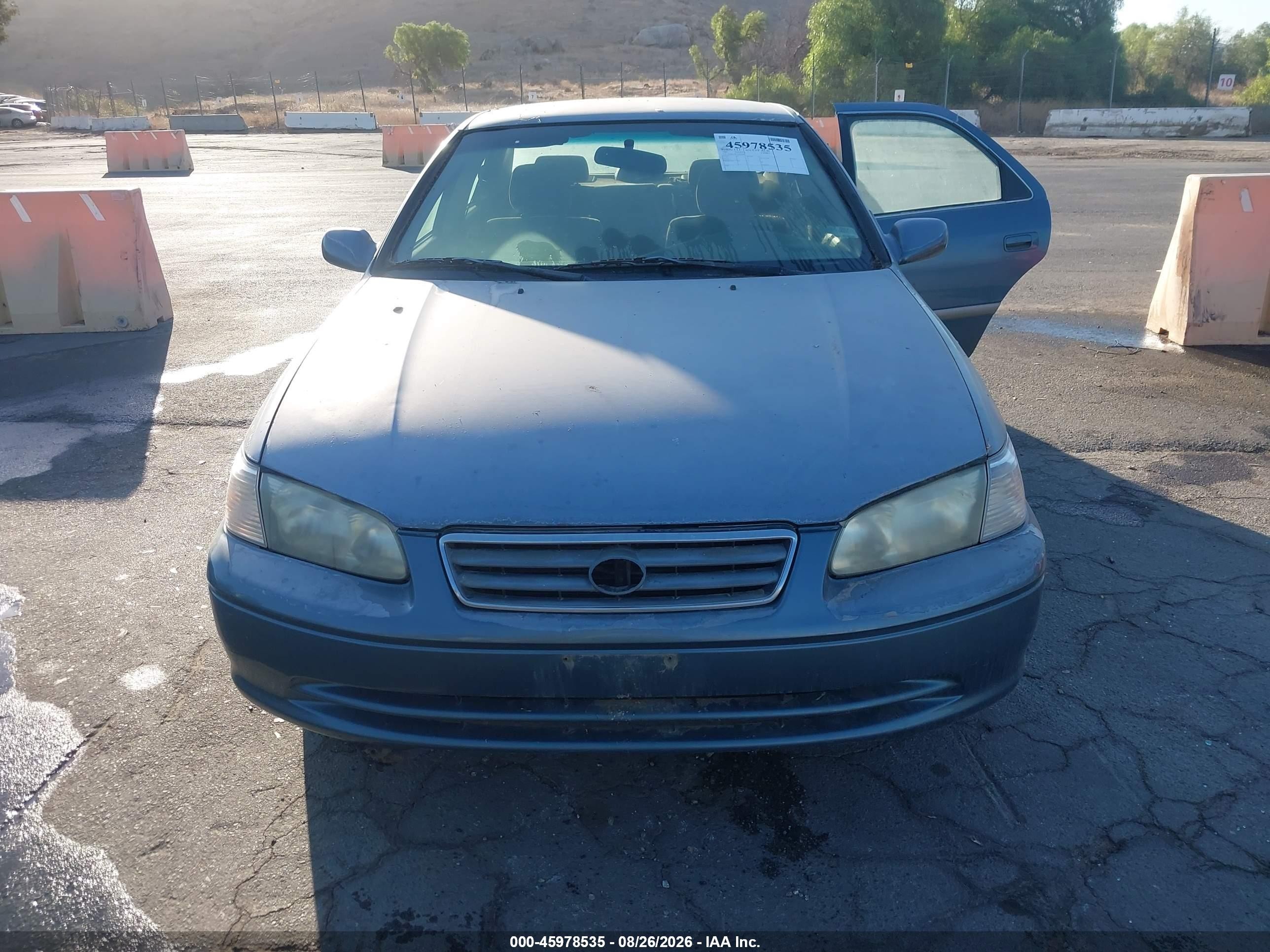 2001 Toyota Camry Le Blue vin: JT2BG22K310604683