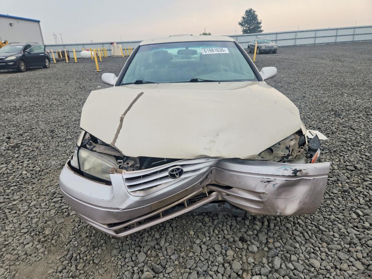 1998 Toyota Camry Le Золотой vin: JT2BG22K3W0119399