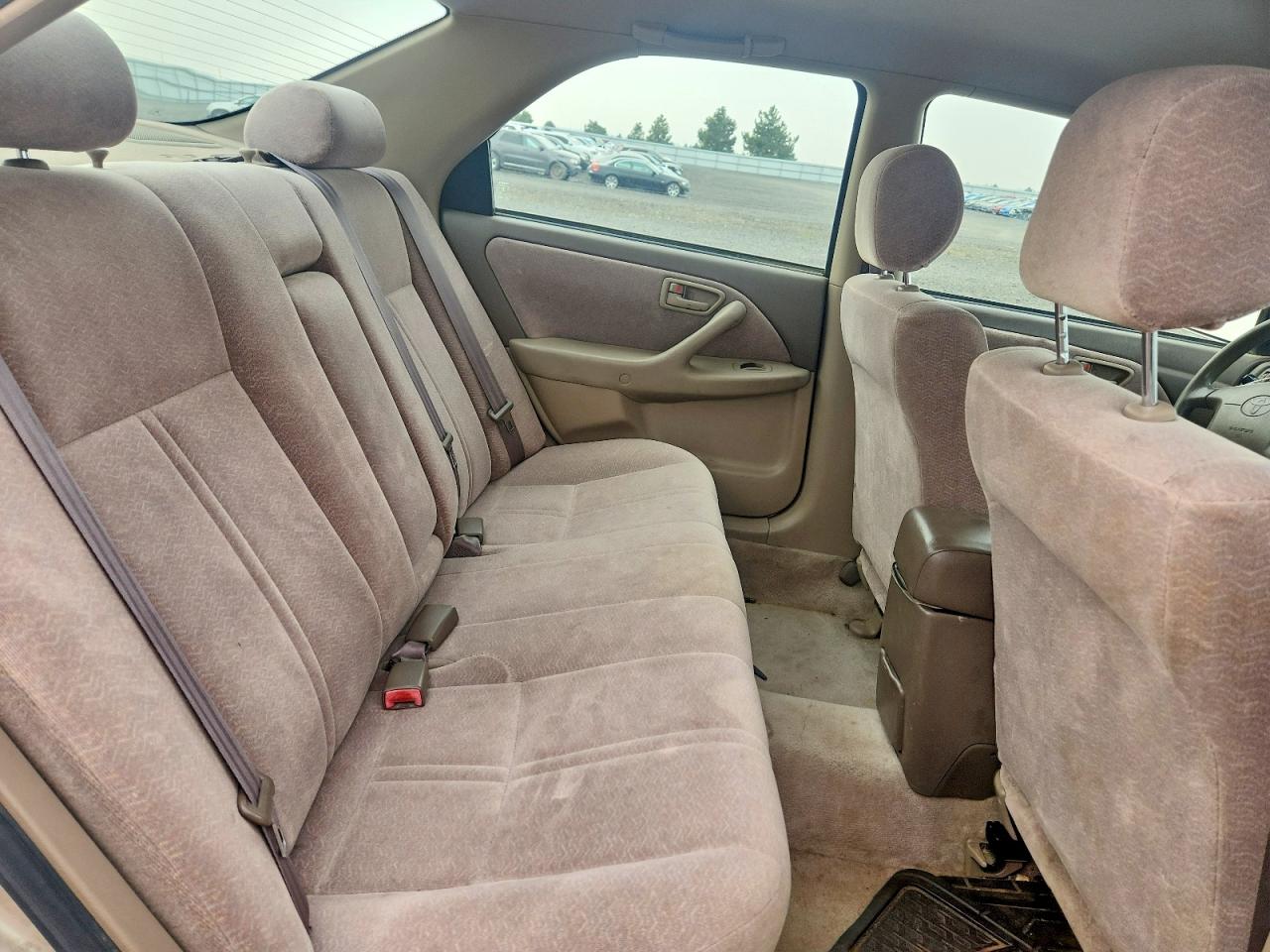 1998 Toyota Camry Le Золотой vin: JT2BG22K3W0119399