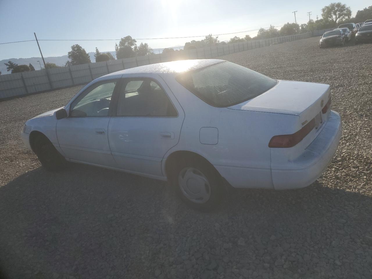 1998 Toyota Camry Ce Белый vin: JT2BG22K3W0119533