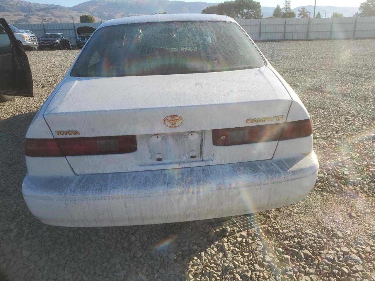1998 Toyota Camry Ce Белый vin: JT2BG22K3W0119533