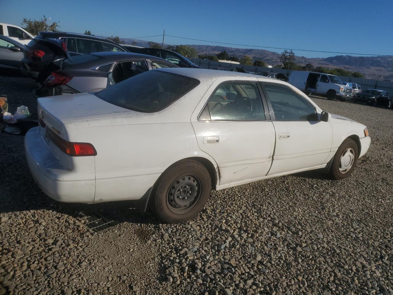 1998 Toyota Camry Ce Белый vin: JT2BG22K3W0119533