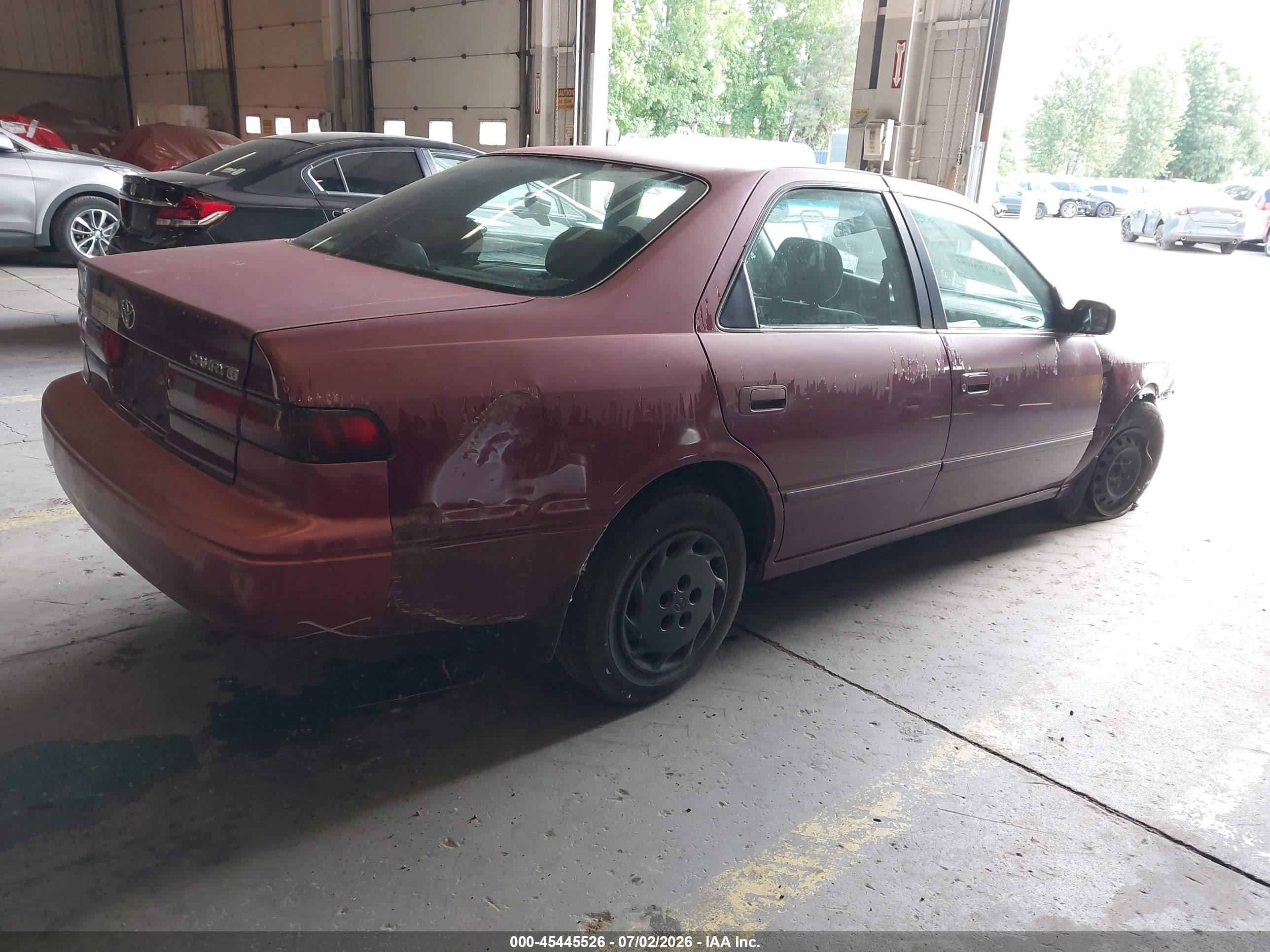 1998 Toyota Camry Le Red vin: JT2BG22K3W0123386