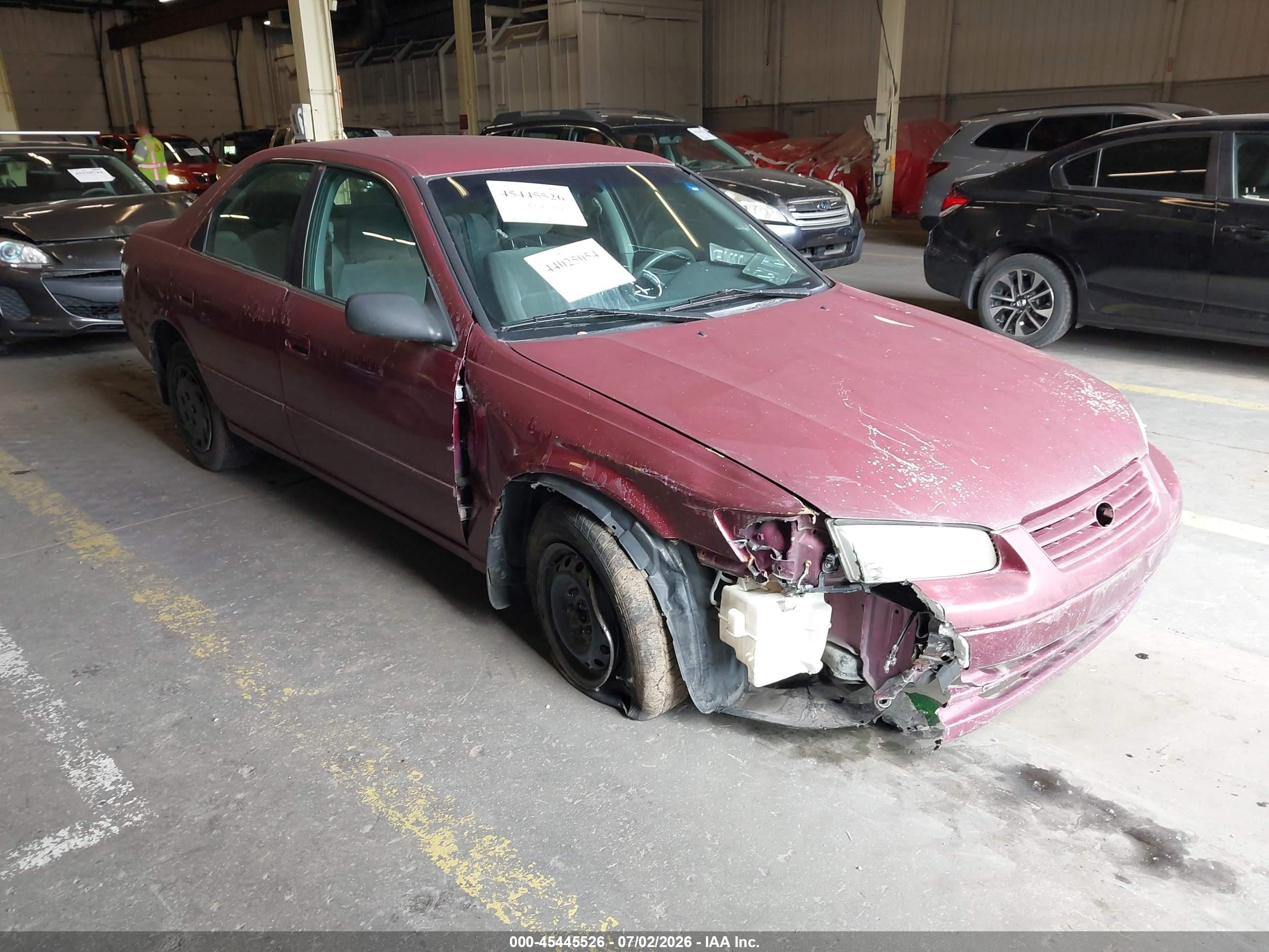 1998 Toyota Camry Le Red vin: JT2BG22K3W0123386