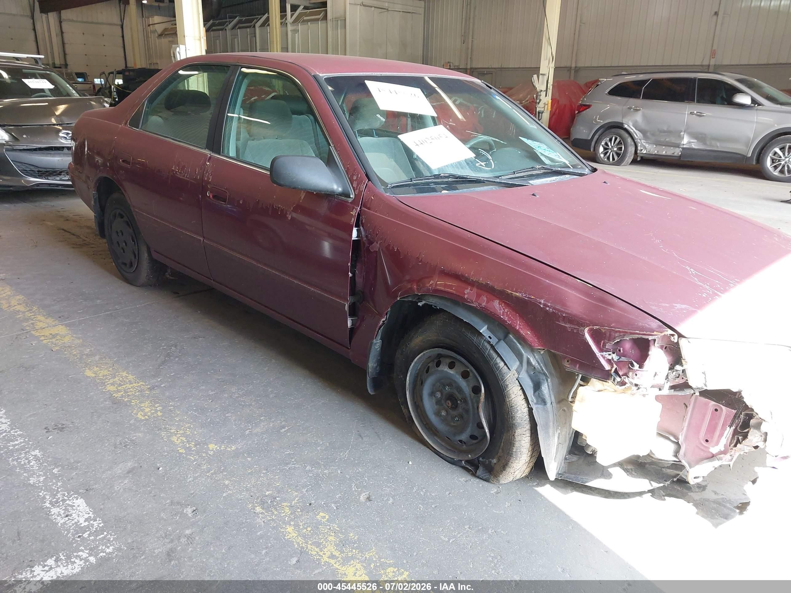 1998 Toyota Camry Le Red vin: JT2BG22K3W0123386