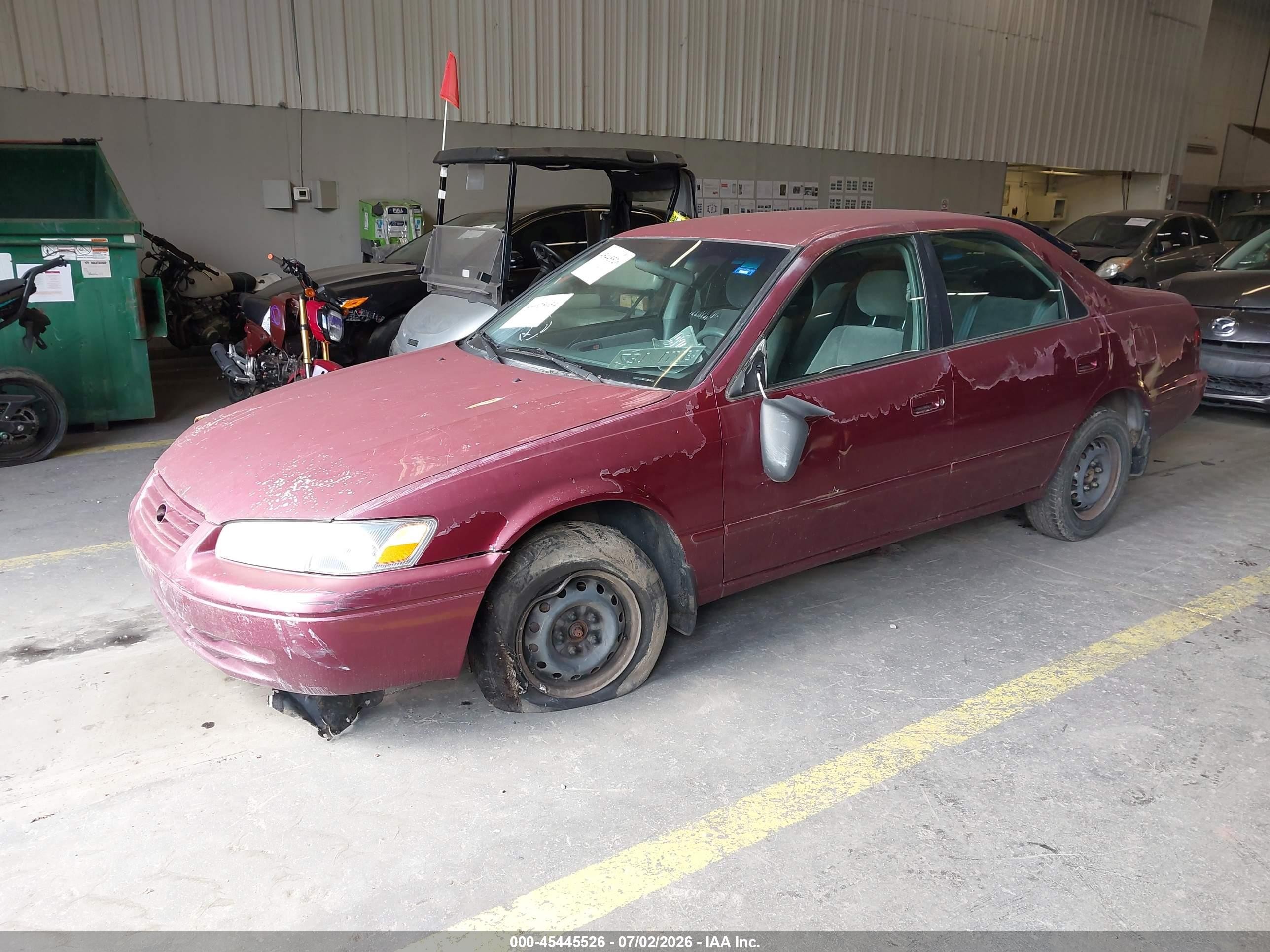 1998 Toyota Camry Le Red vin: JT2BG22K3W0123386
