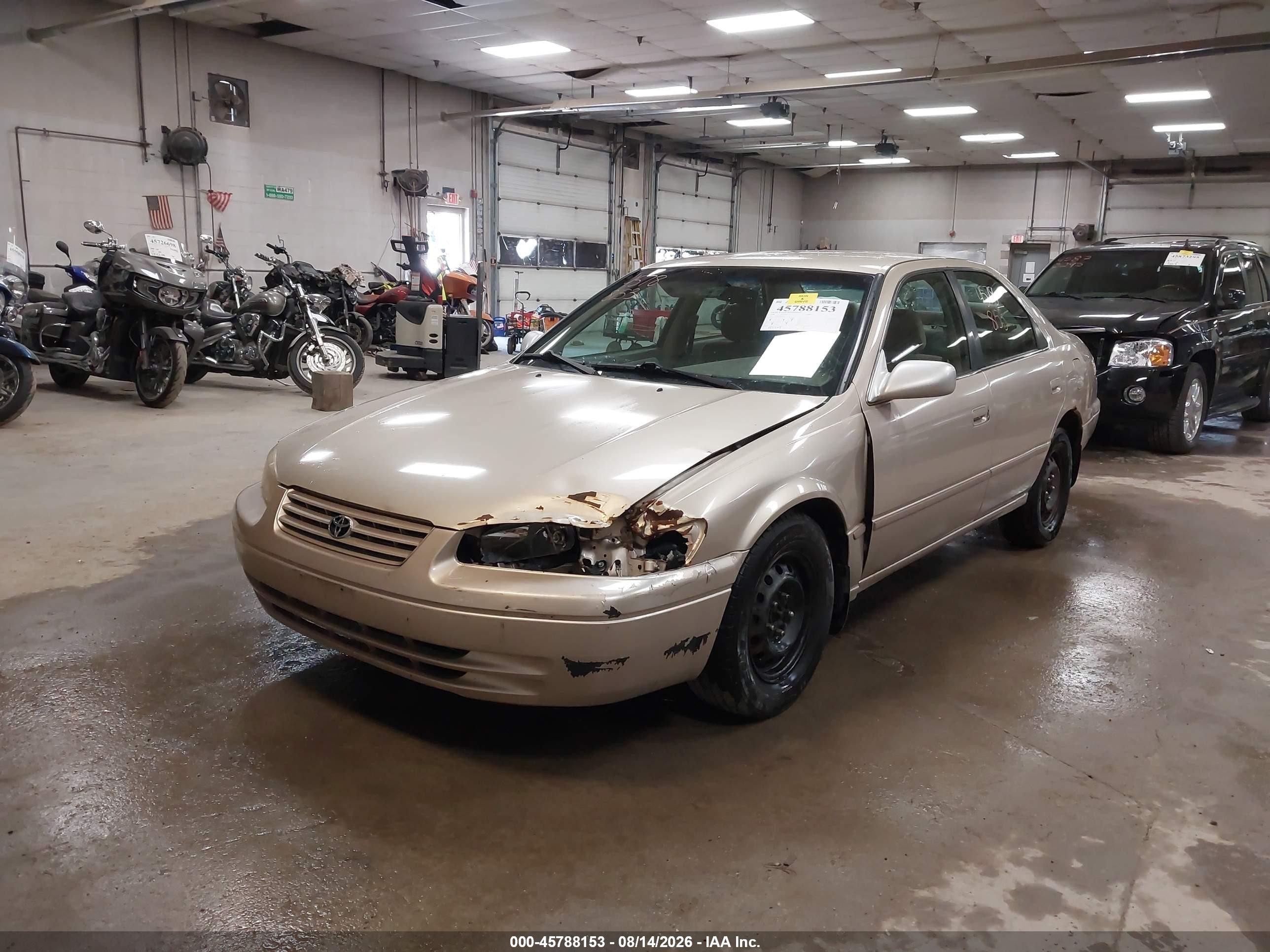 1998 Toyota Camry Le Золотой vin: JT2BG22K3W0167193