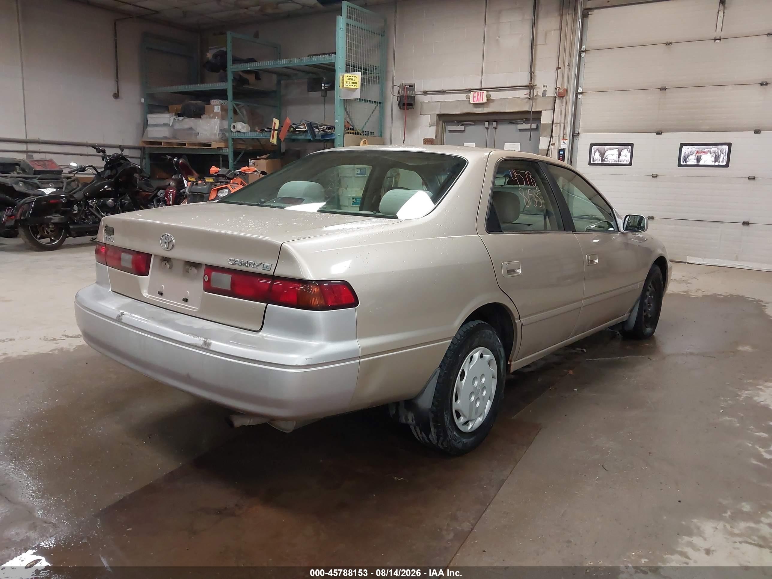 1998 Toyota Camry Le Золотой vin: JT2BG22K3W0167193