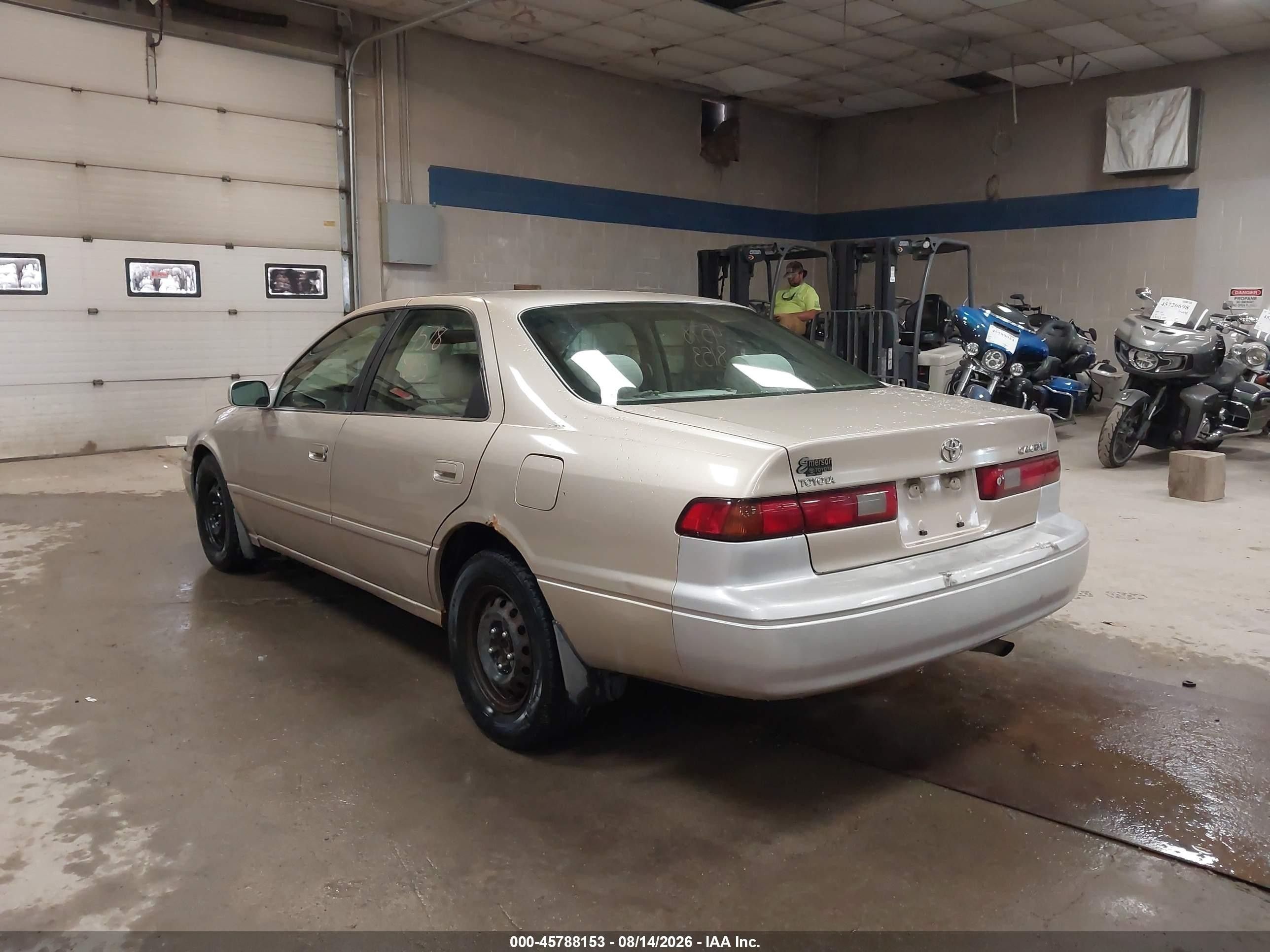 1998 Toyota Camry Le Золотой vin: JT2BG22K3W0167193