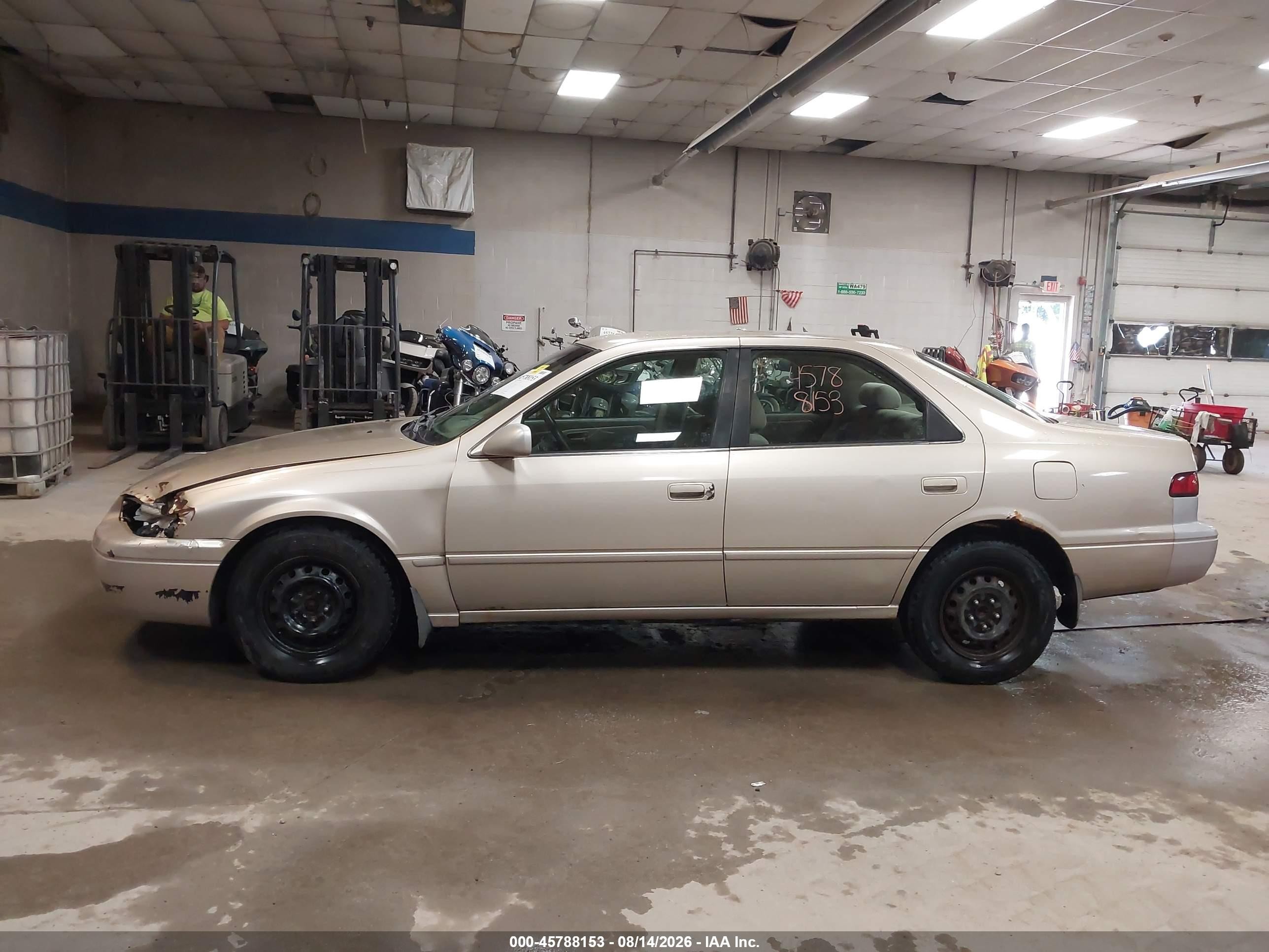 1998 Toyota Camry Le Золотой vin: JT2BG22K3W0167193
