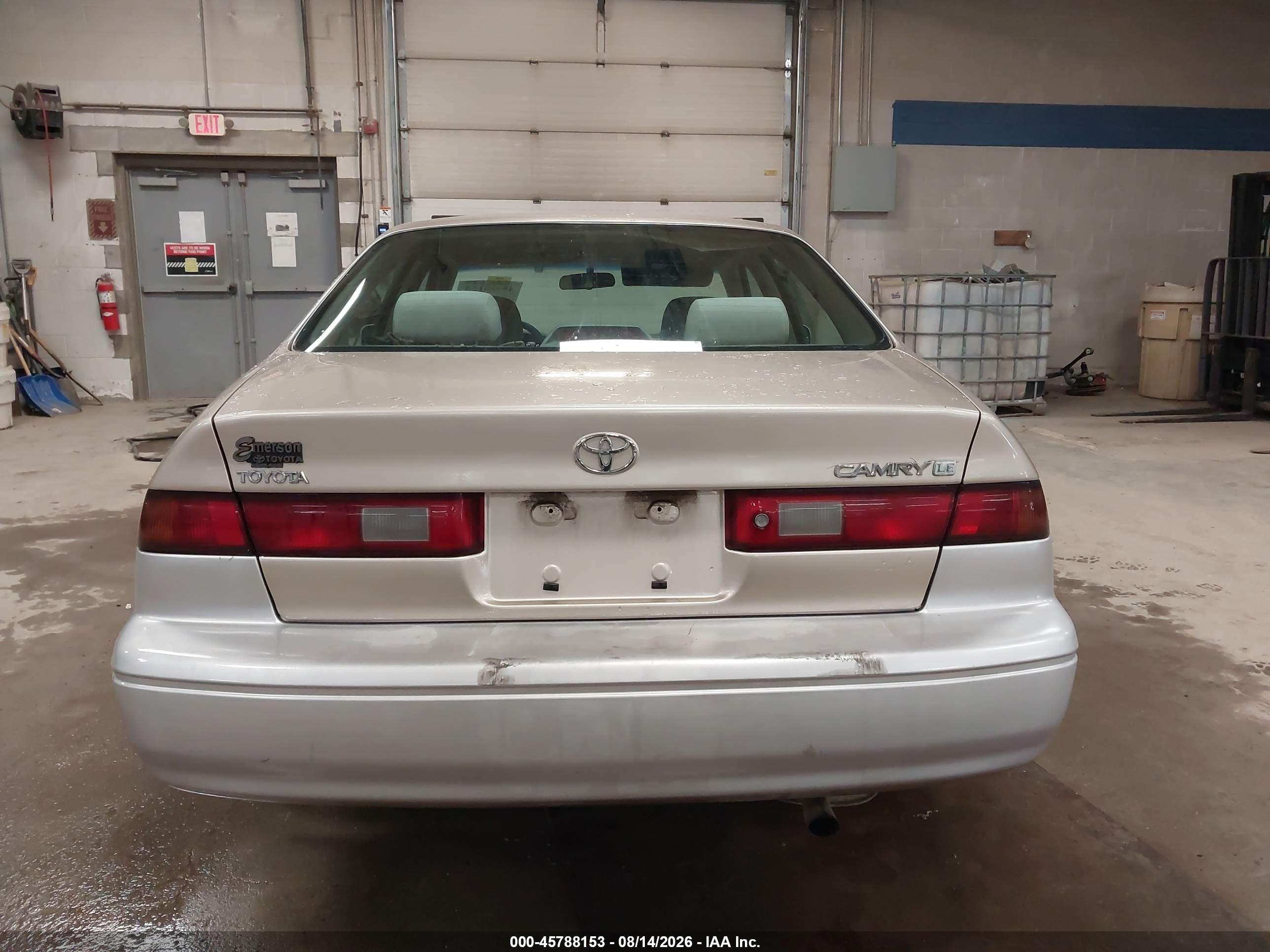 1998 Toyota Camry Le Золотой vin: JT2BG22K3W0167193