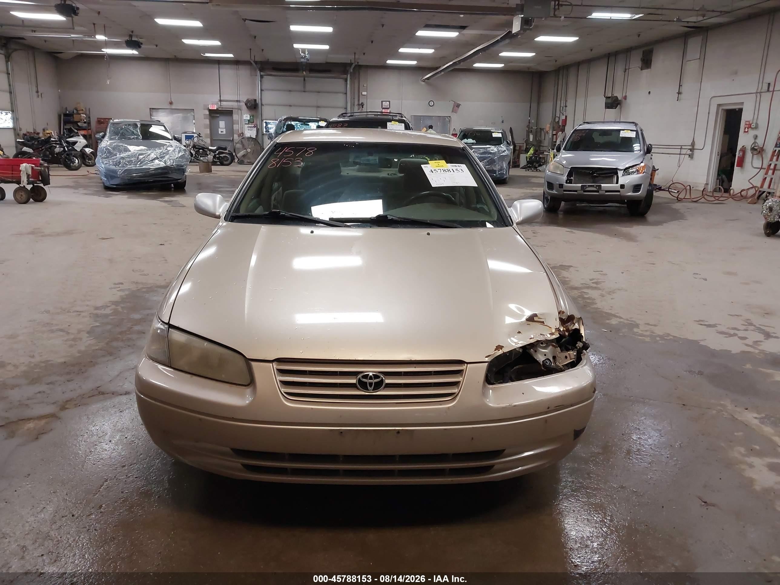 1998 Toyota Camry Le Золотой vin: JT2BG22K3W0167193